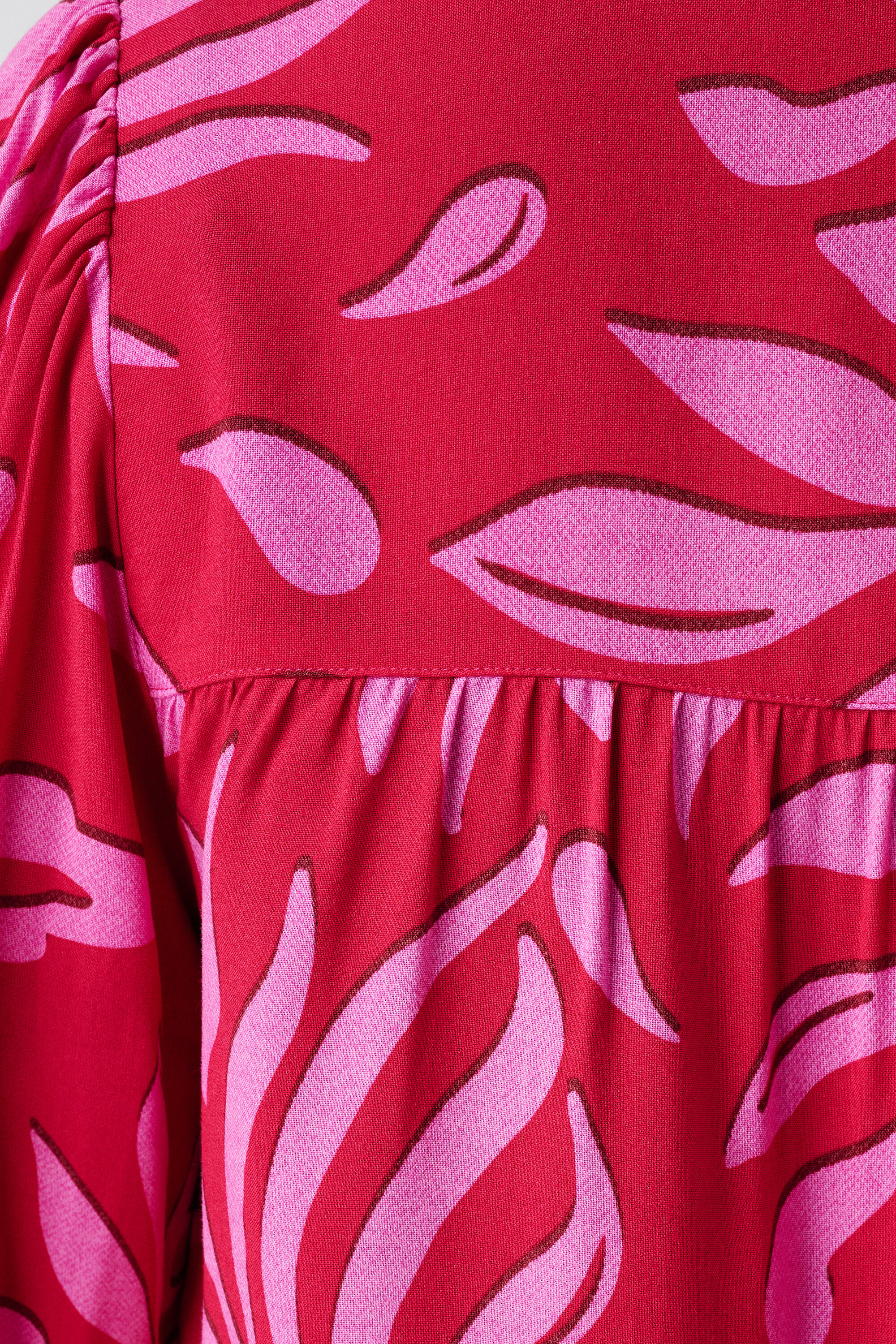 Blusa con estampado y bobinas image number 6