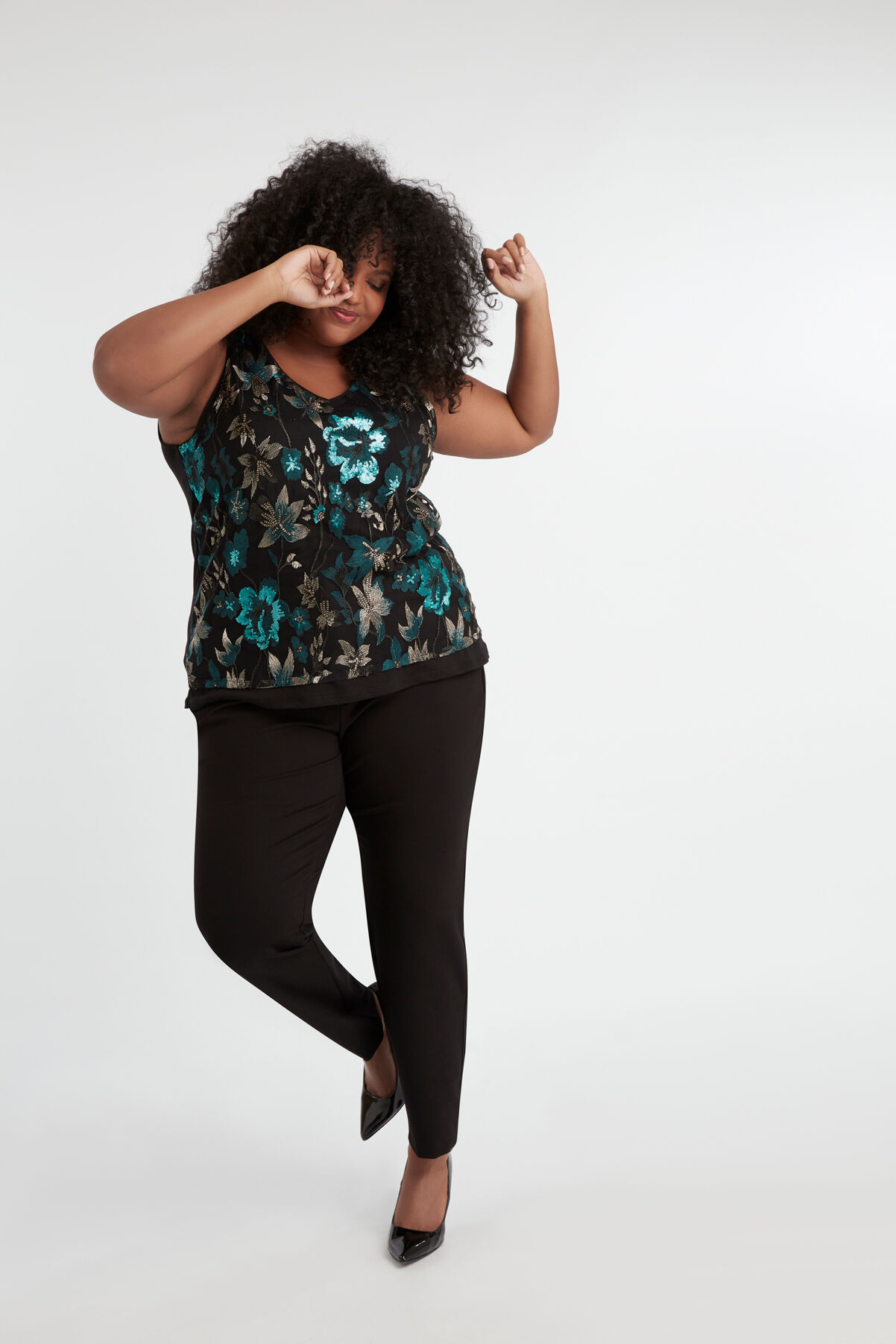 Top bordado image number 4