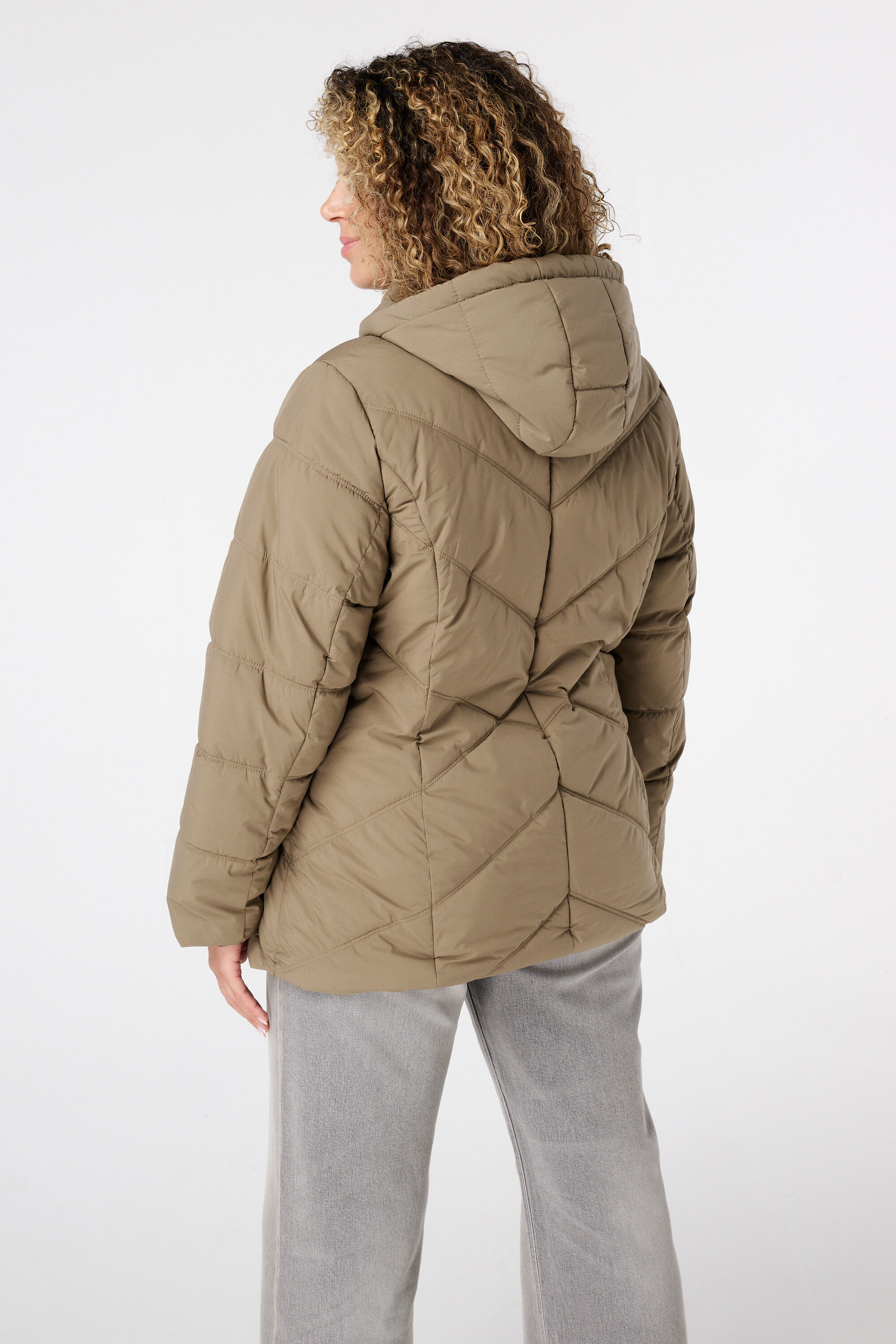 Chaqueta acolchada con capucha image number 3