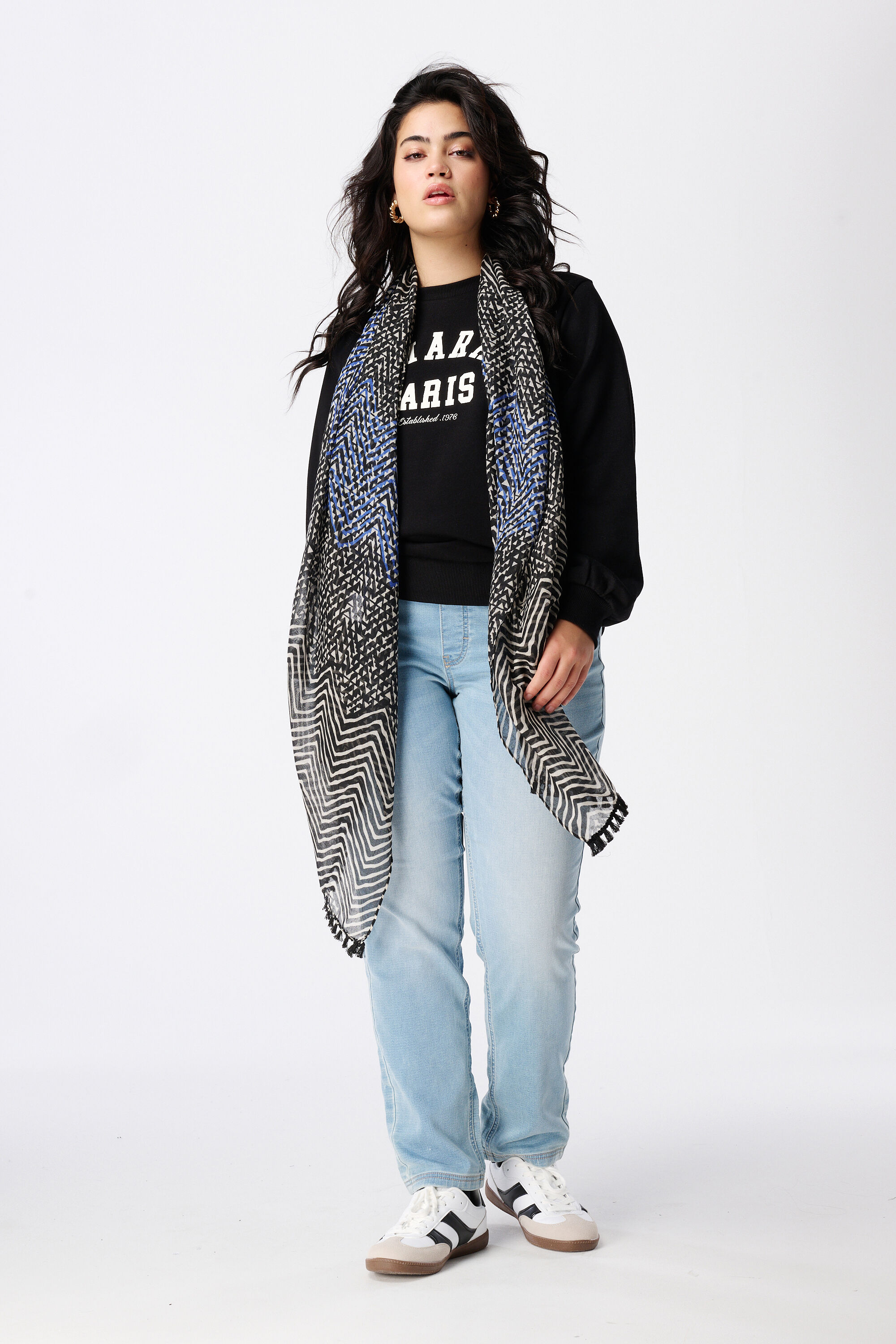 Bufanda con estampado  image number 2