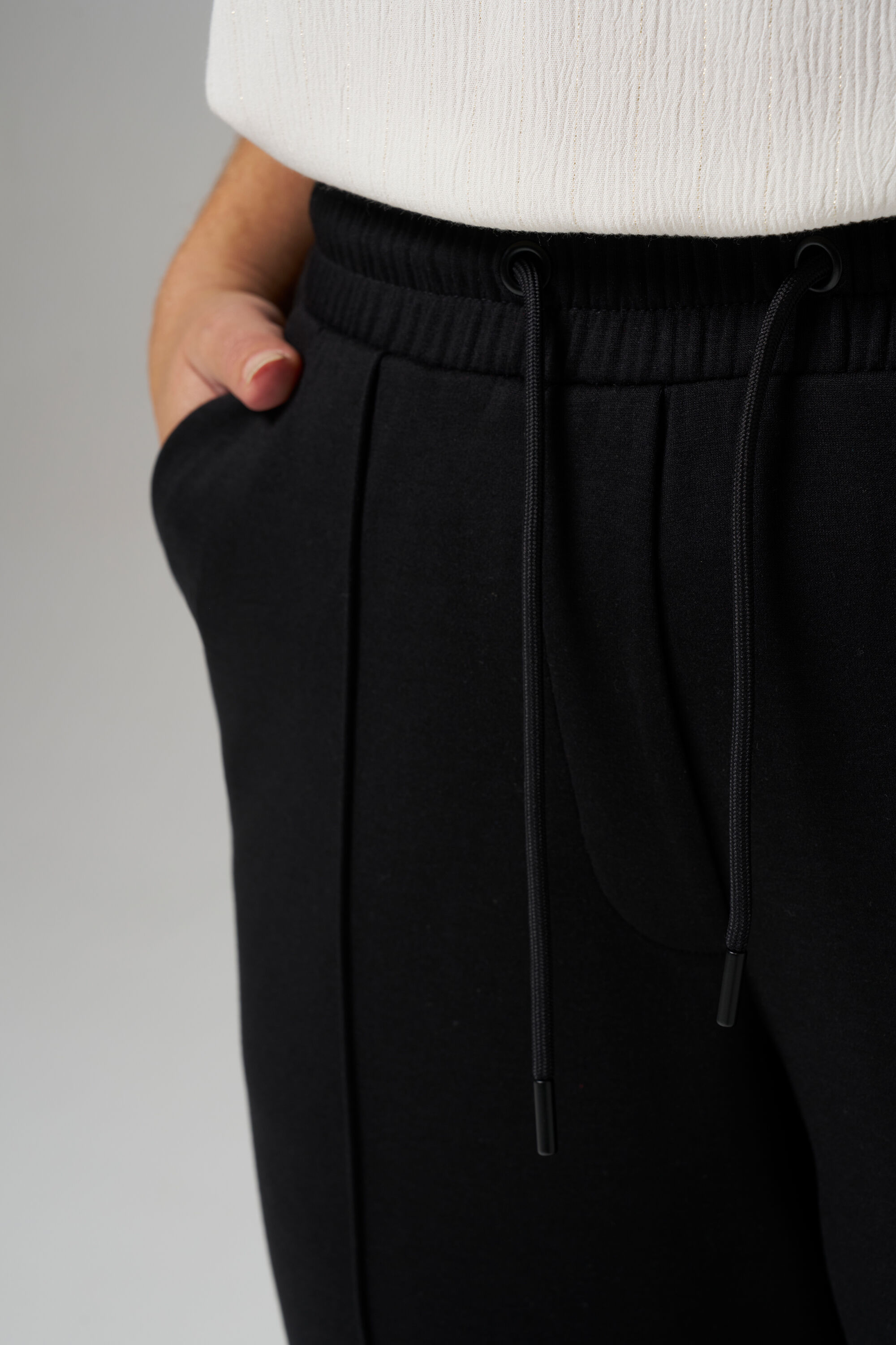 Vaqueros con pespunte decorativo  image number 4