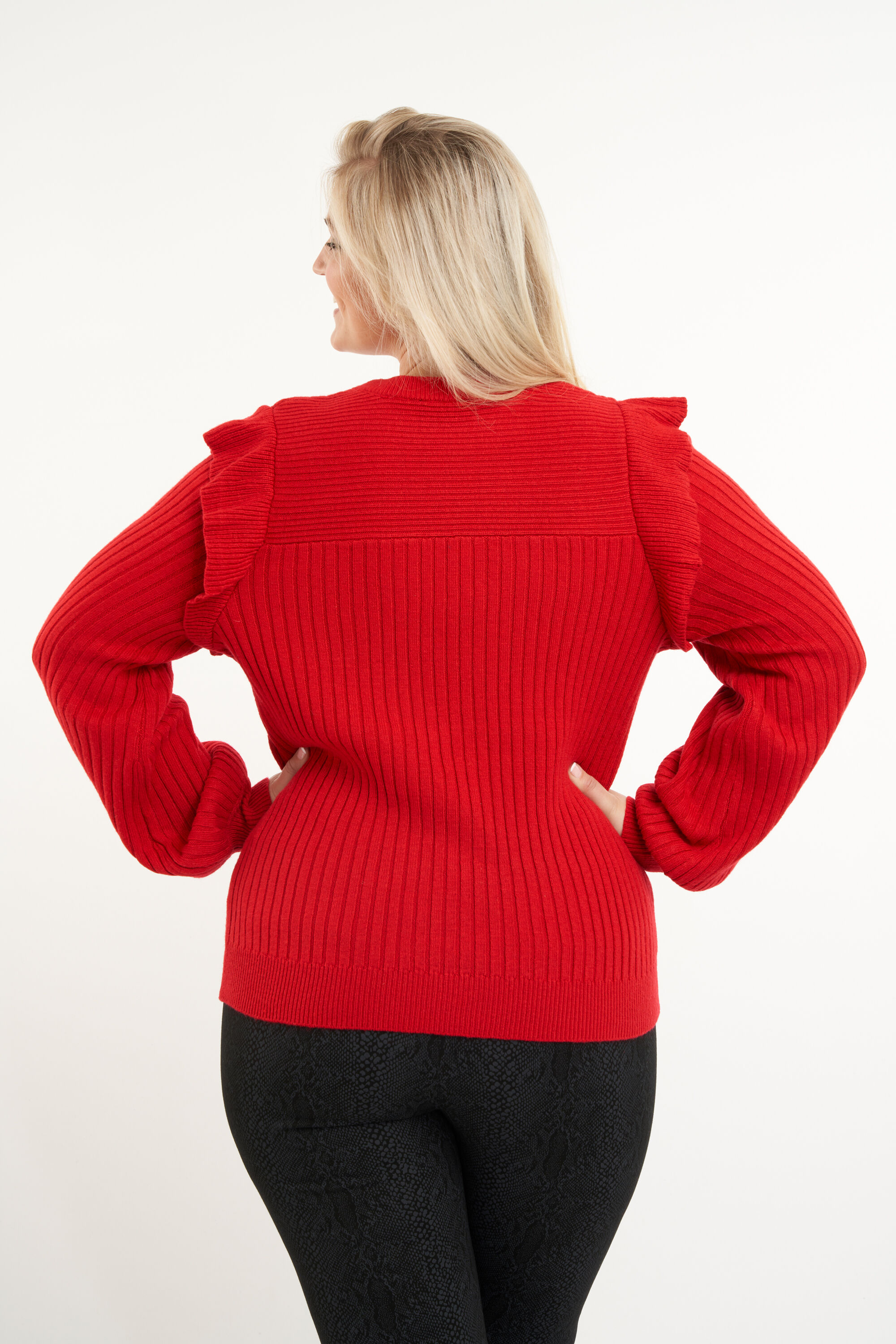 Su&eacute;ter acanalado con volantes image number 4