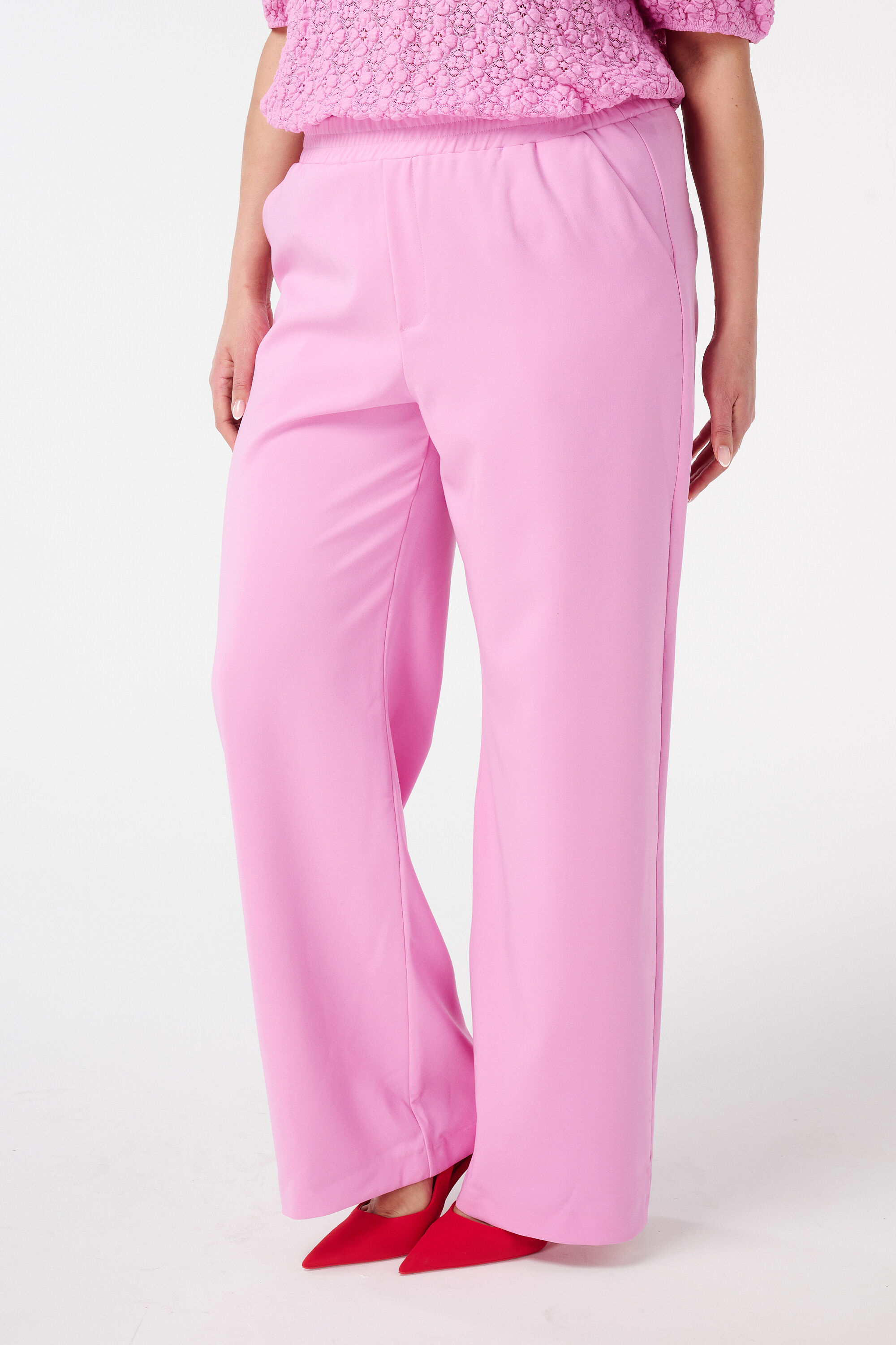 Pantalones con una cintura el&aacute;stica y pernera ancha   image number 5