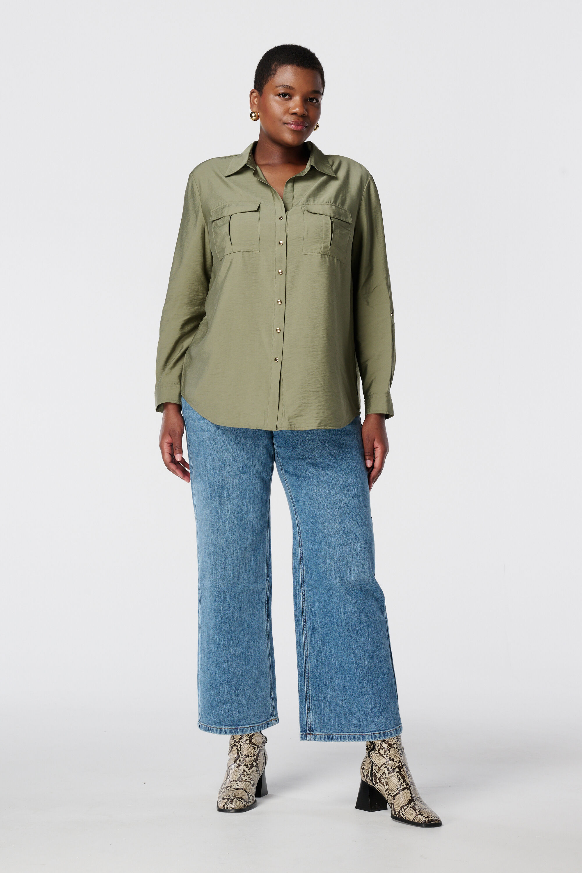 Blusa con bolsillos  image number 5