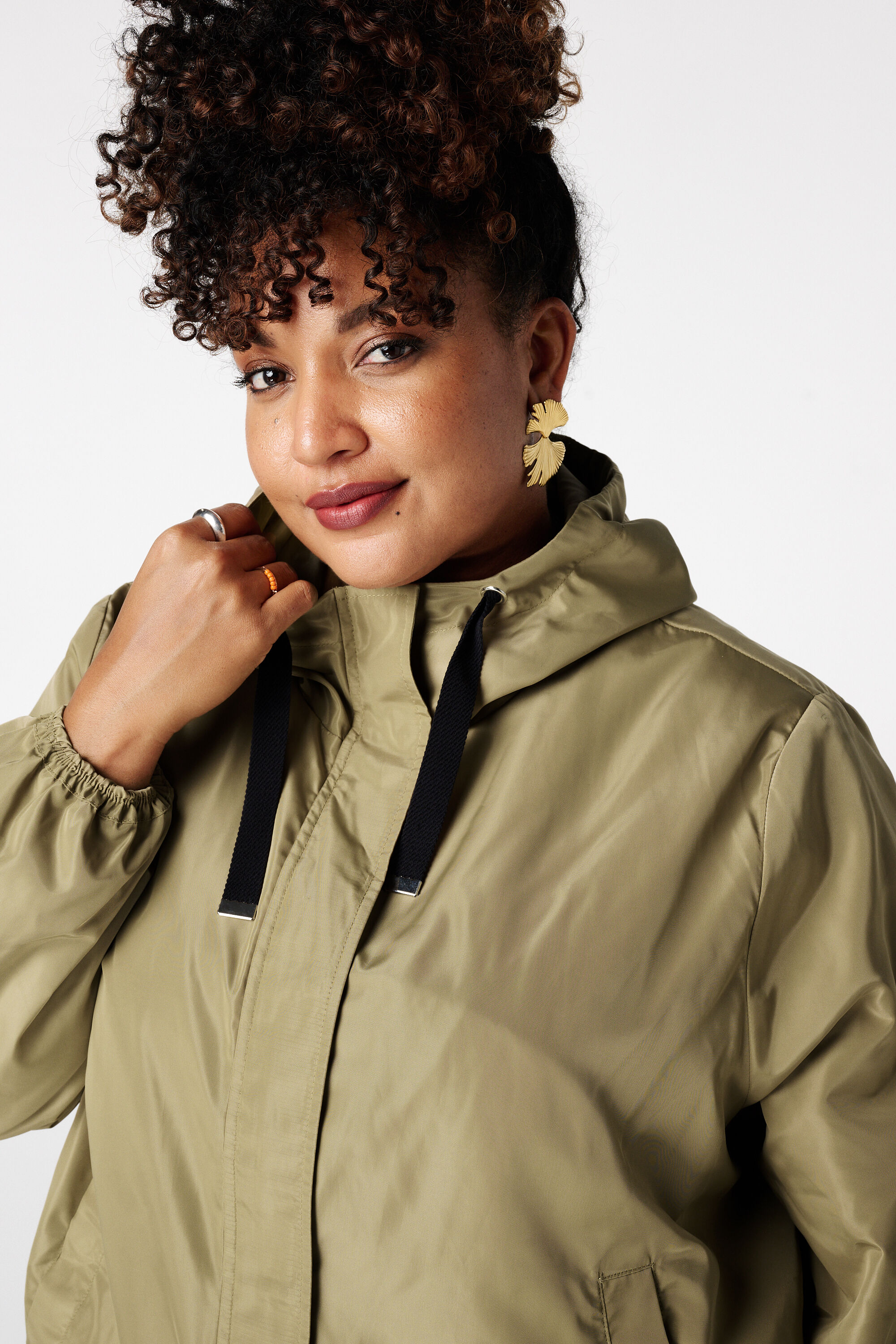 Chaqueta con capucha image number 4