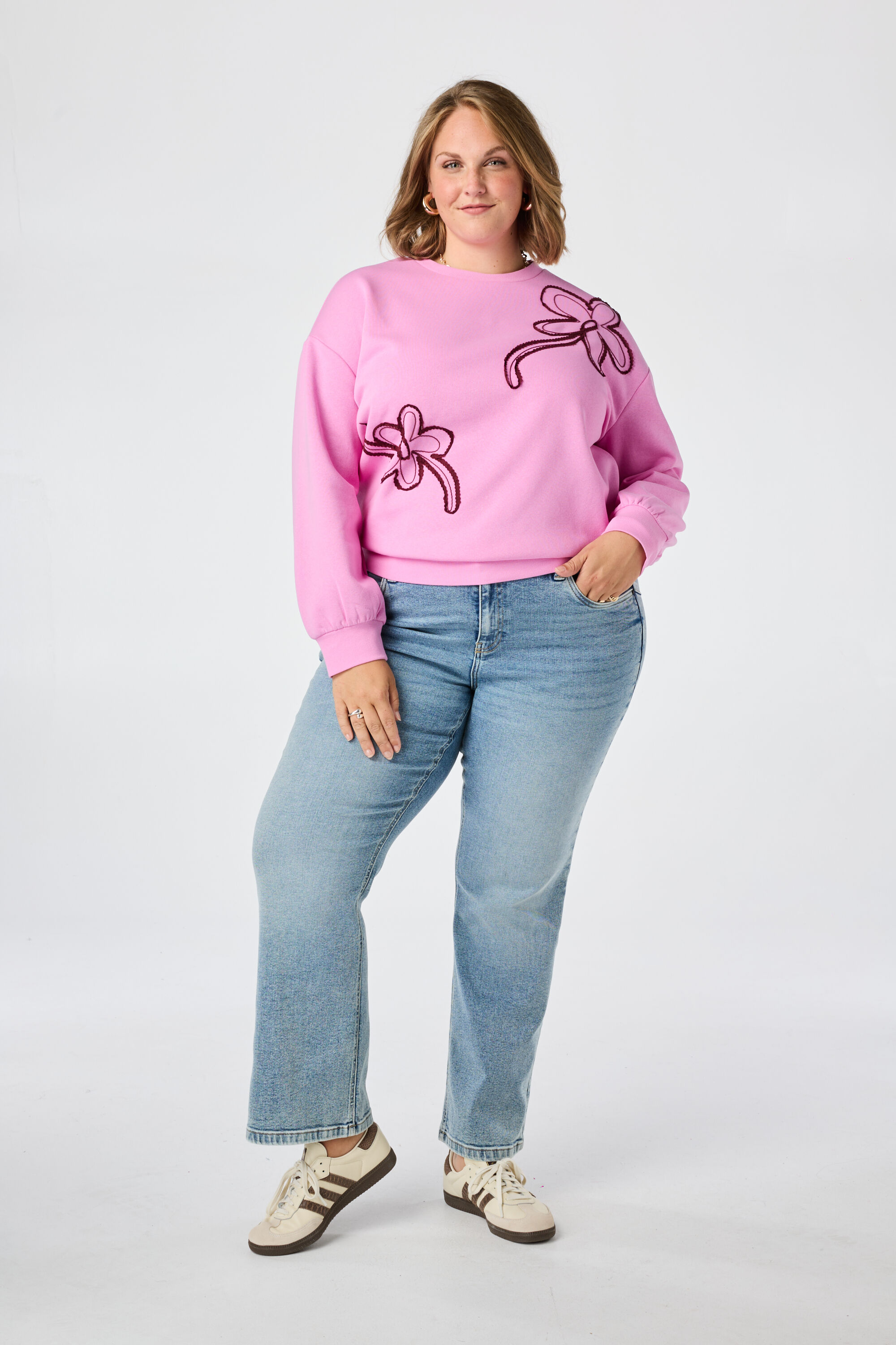 Sudadera con bordado image number 5
