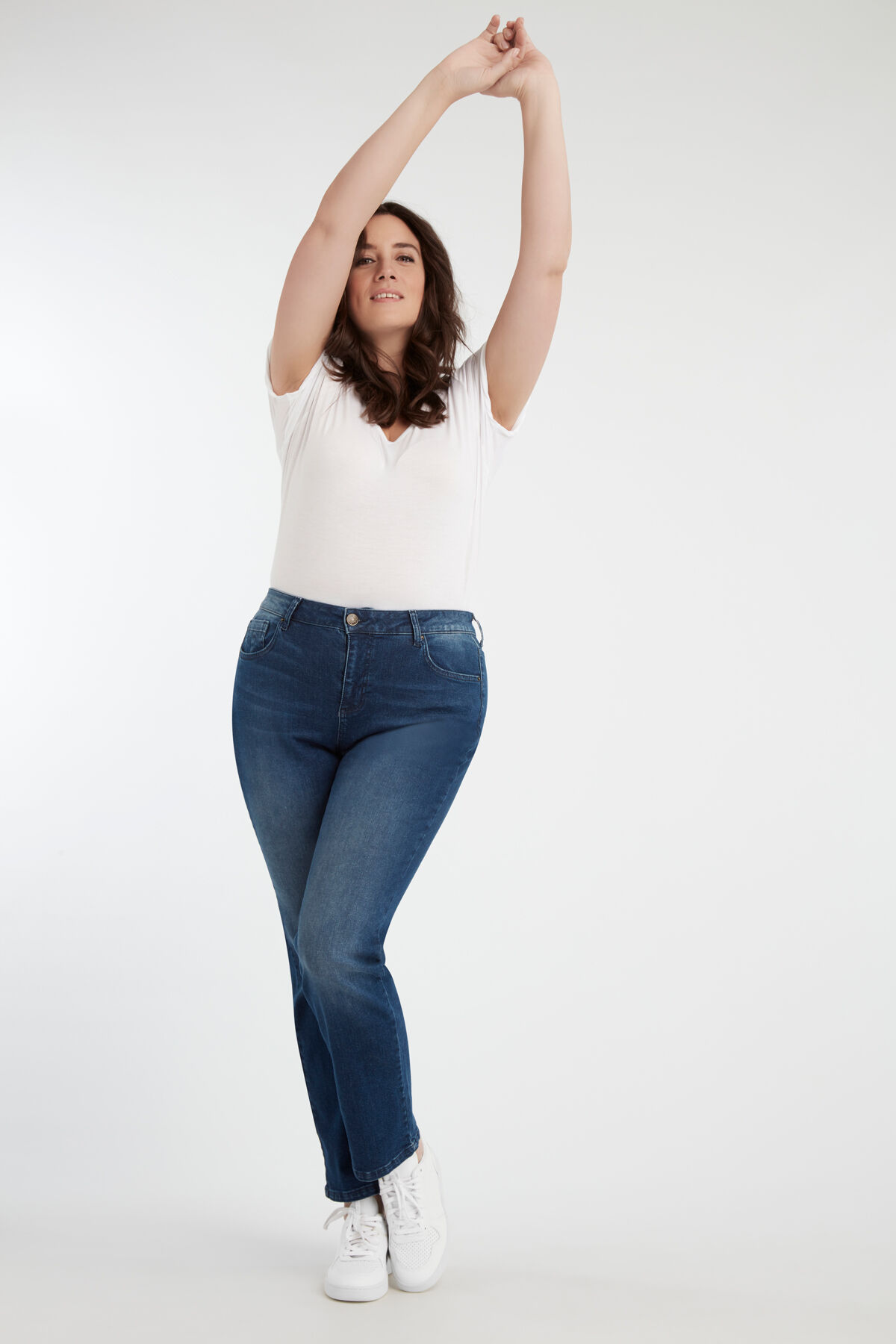 Vaqueros rectos modelo LILY image number 7