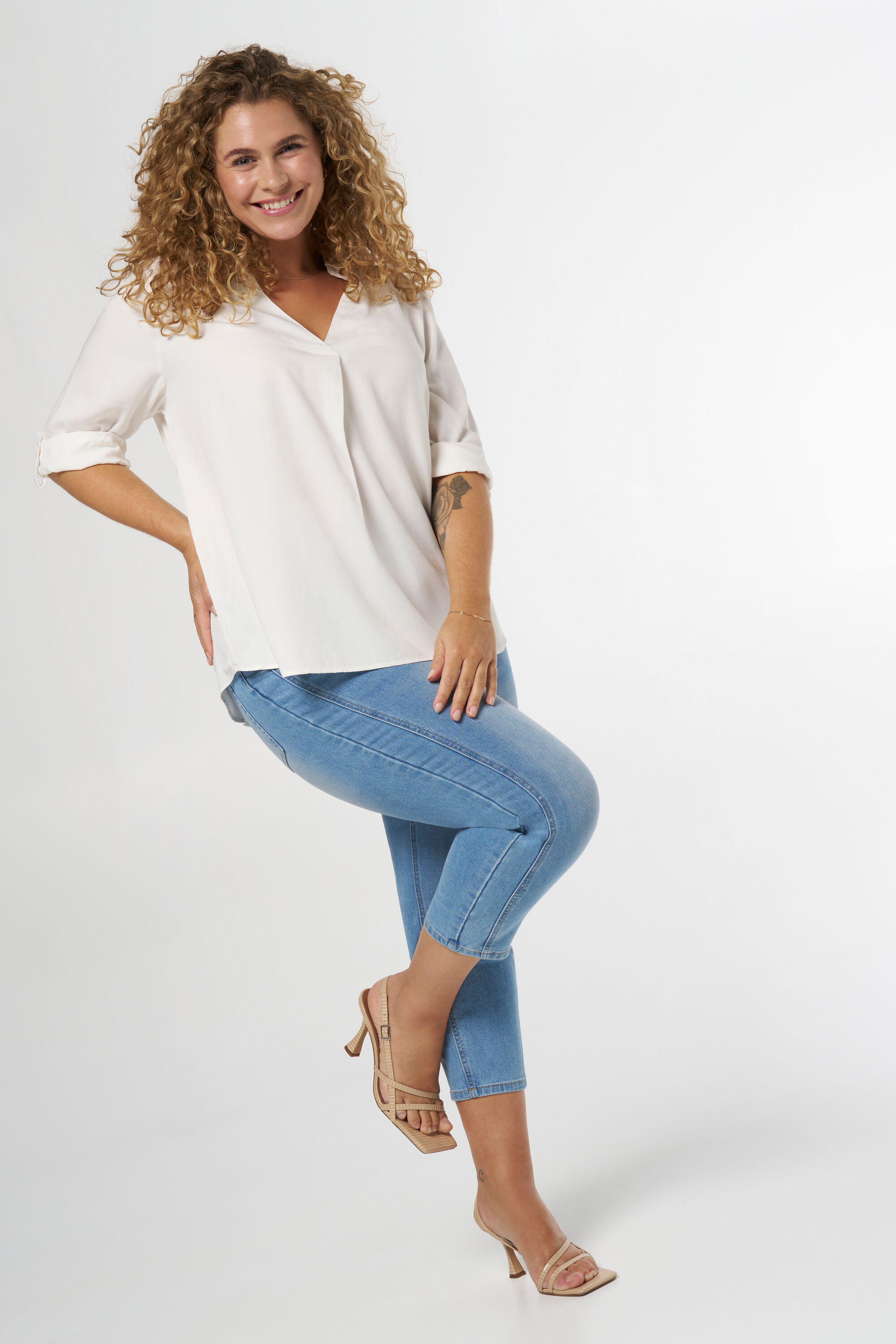 Blusa con escote en V image number 5