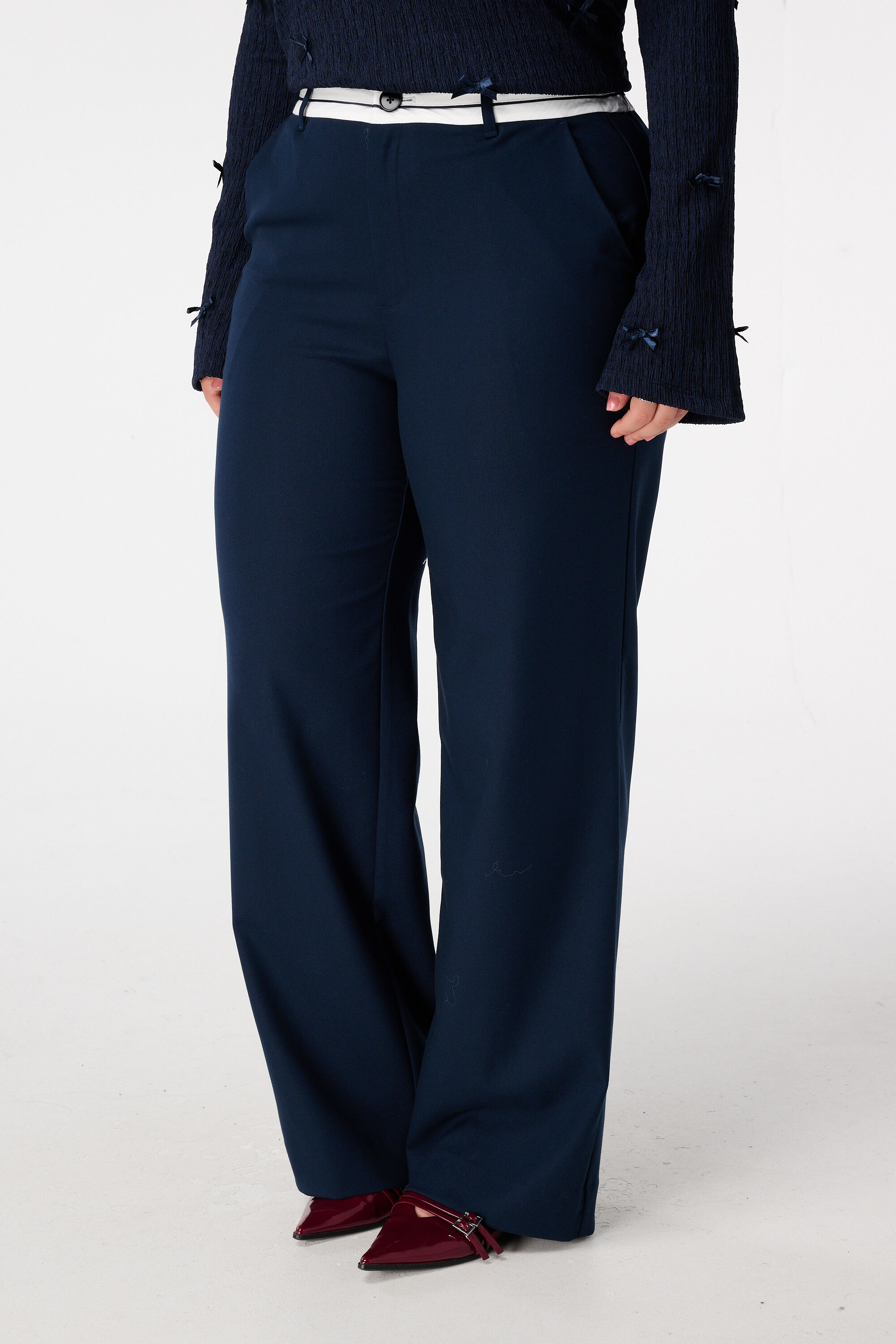 Pantal&oacute;n wide leg con detalle en contraste image number 5