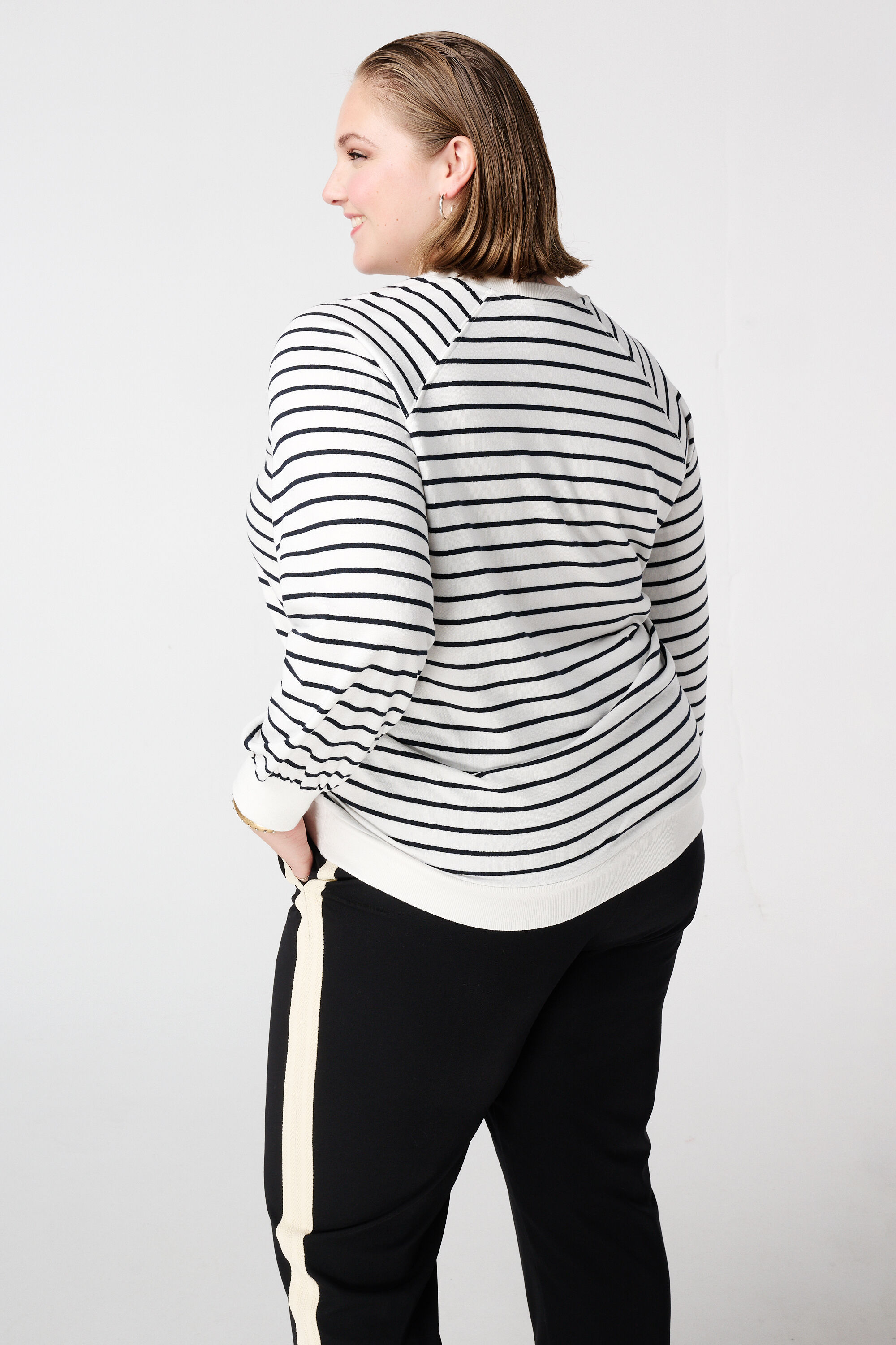 Sudadera de rayas con texto image number 3