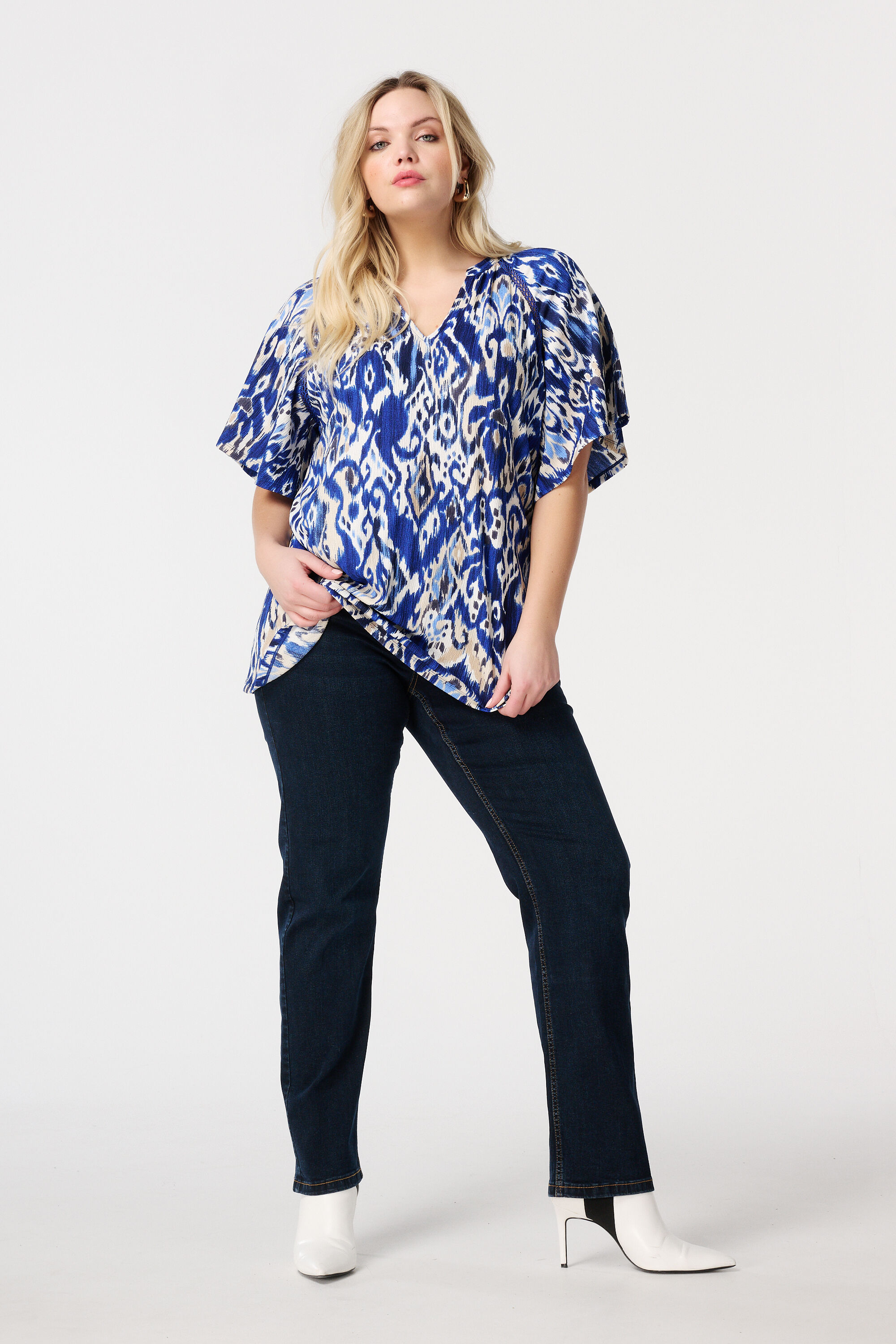 Top con estampado y detalles bordados image number 5