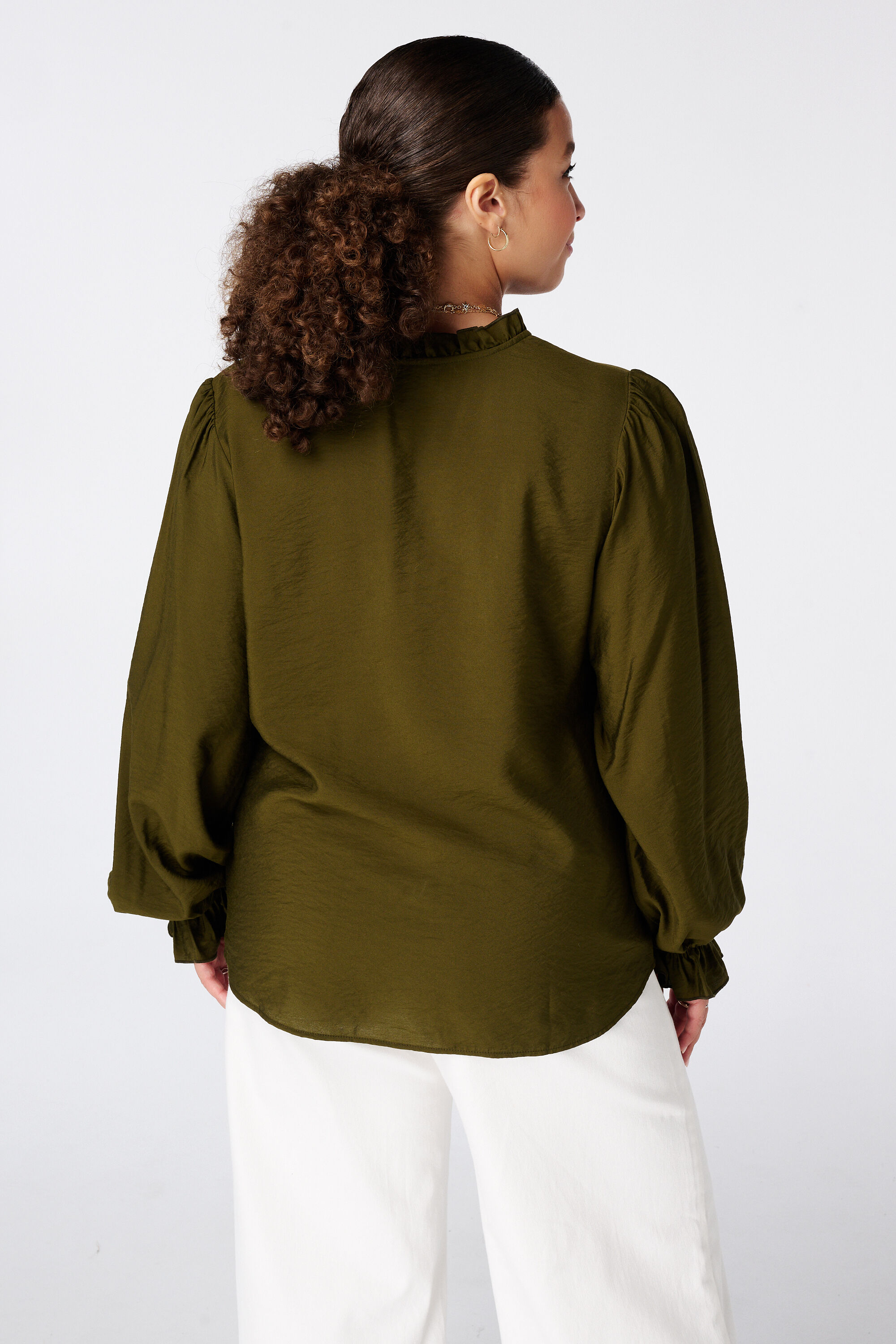 Blusa con volantes image number 3