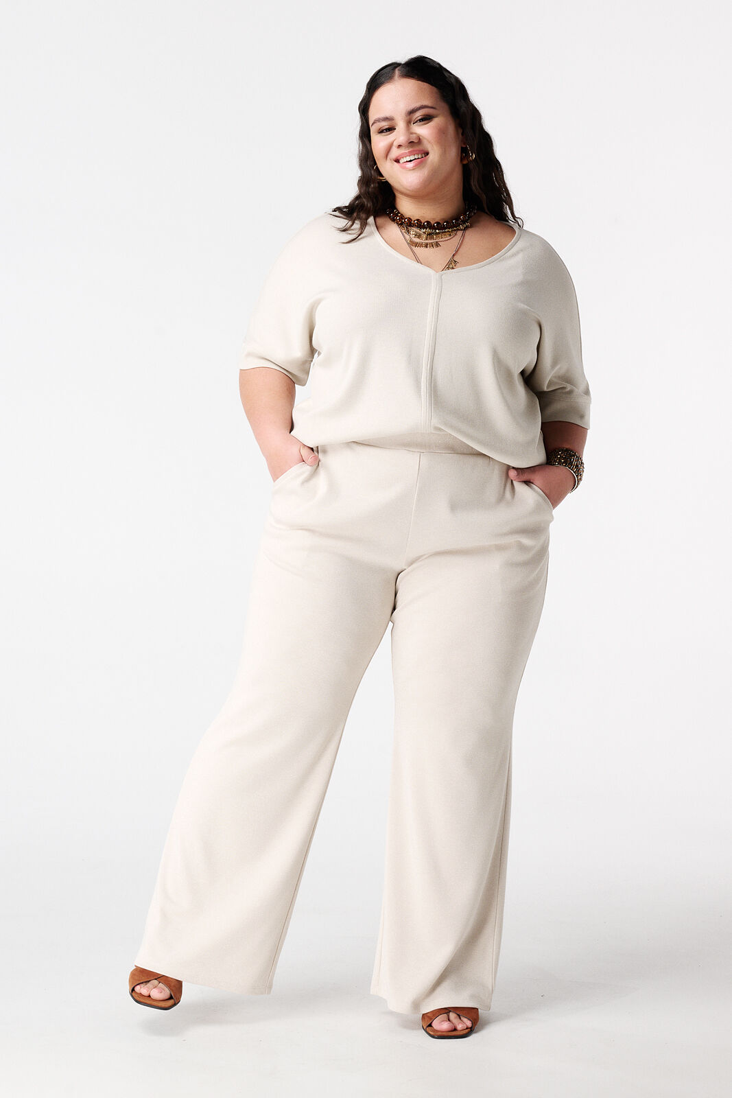 Pantal&oacute;n wide leg con l&uacute;rex image number 0