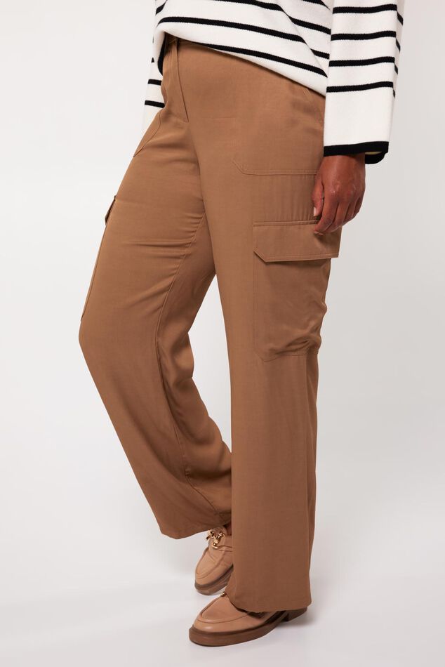 Pantalones tipo cargo image number 5