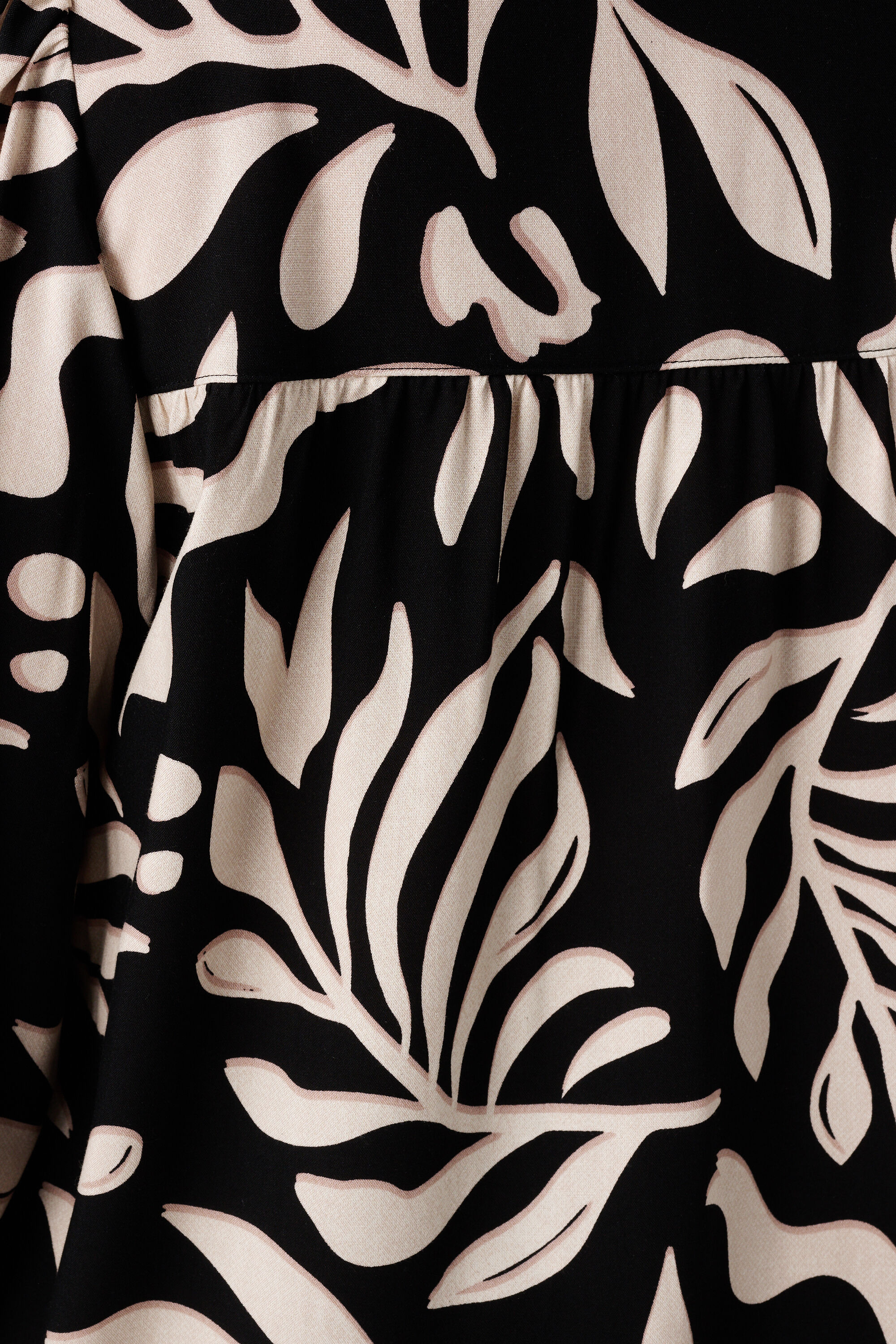 Blusa con estampado y bobinas image number 6