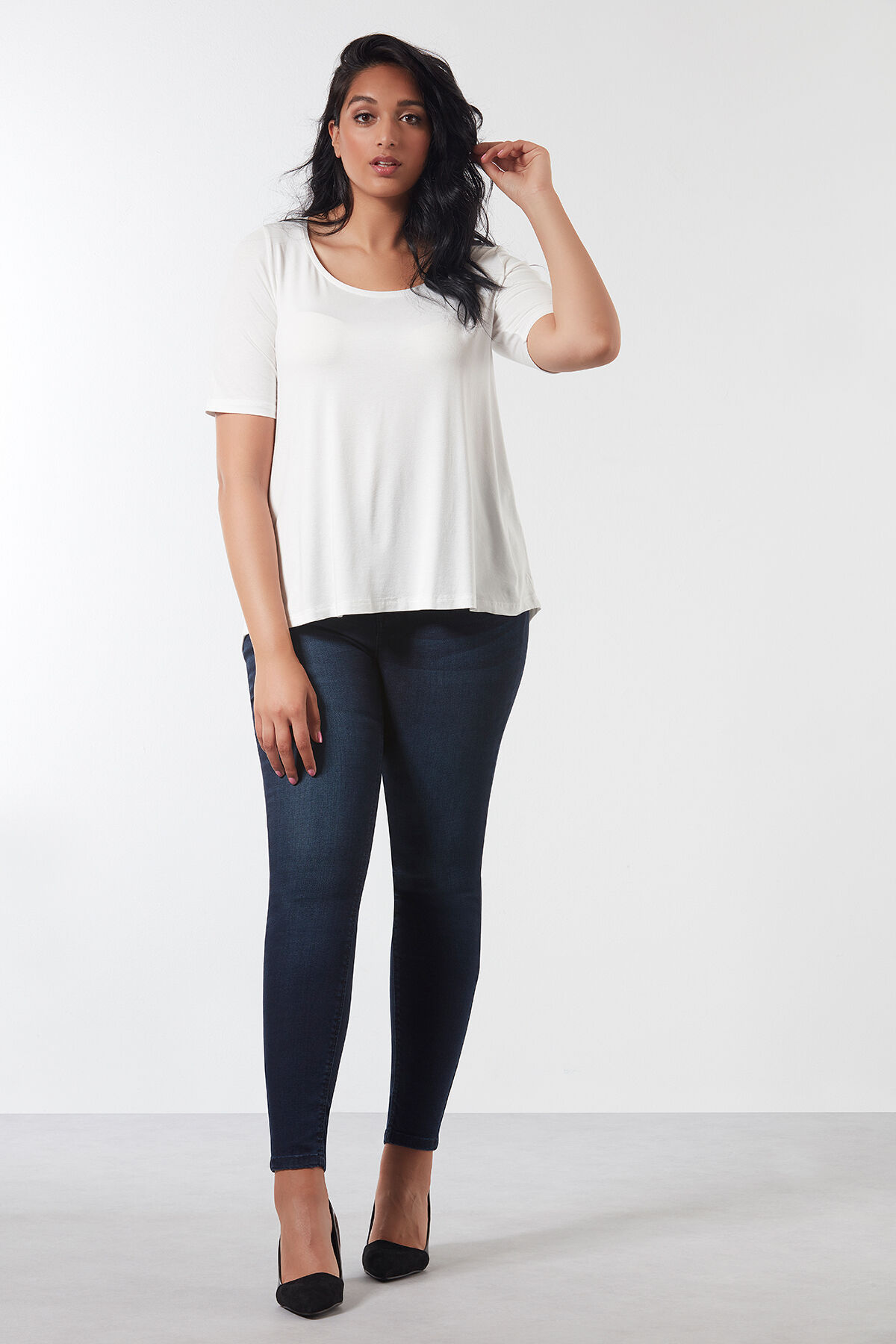 Camiseta con parte trasera m&aacute;s larga image number 3