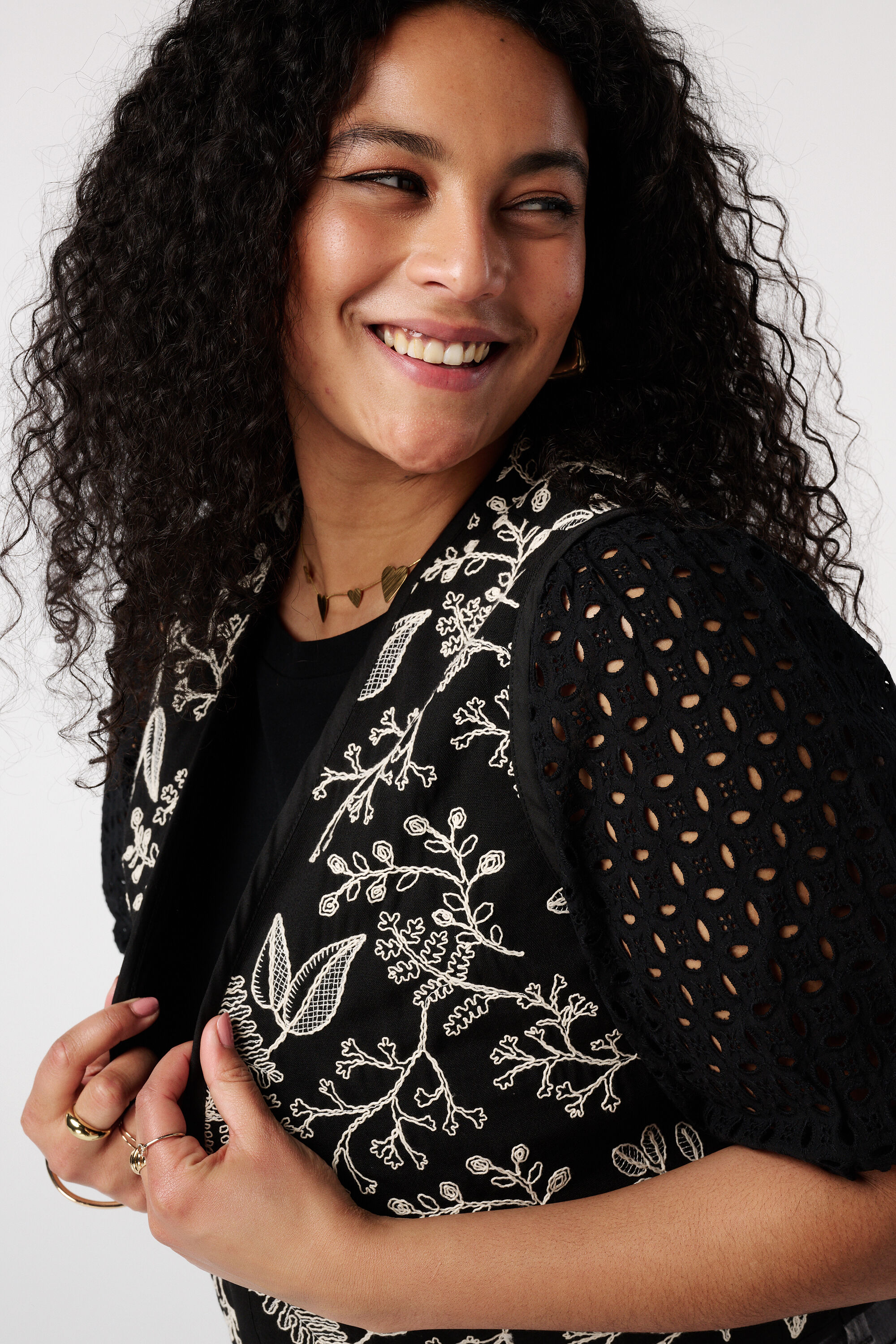 Chaleco bordado image number 4