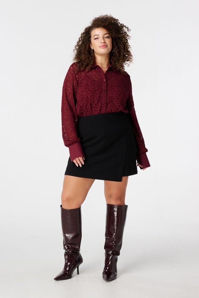 Top con encaje y lentejuelas image number 5