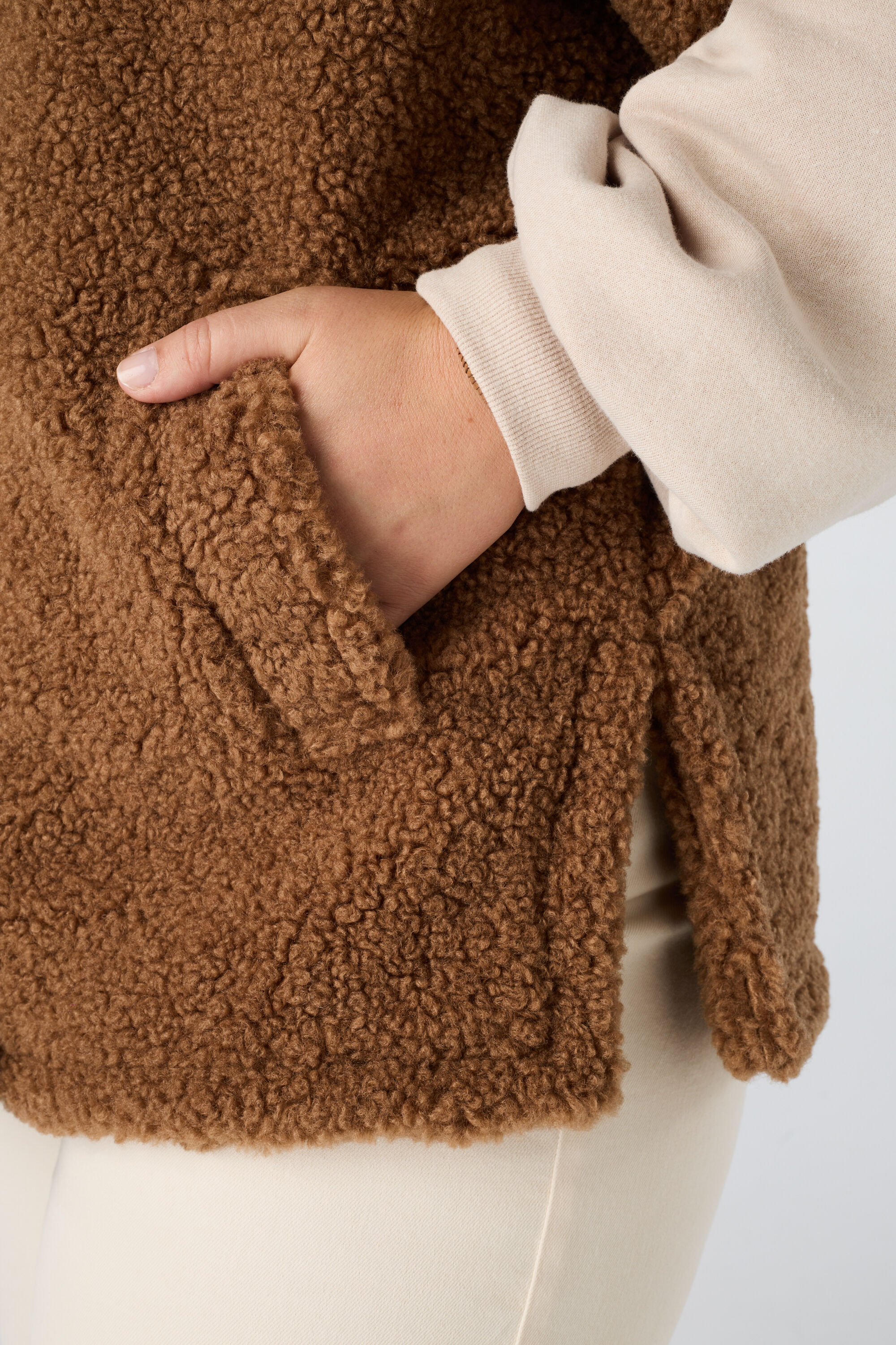 Chaqueta teddy de manga corta image number 6