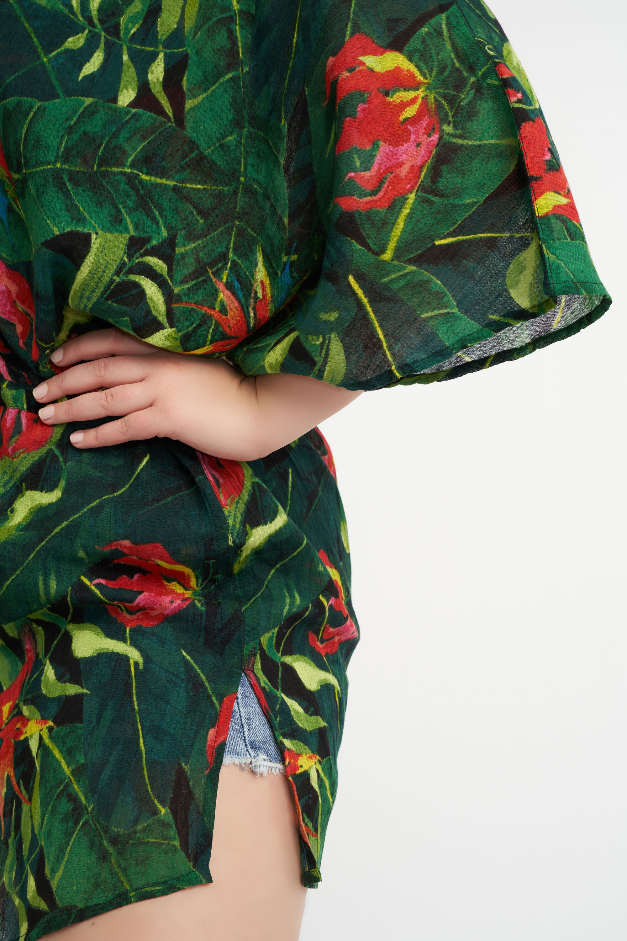 Caft&aacute;n corto con estampado image number 5