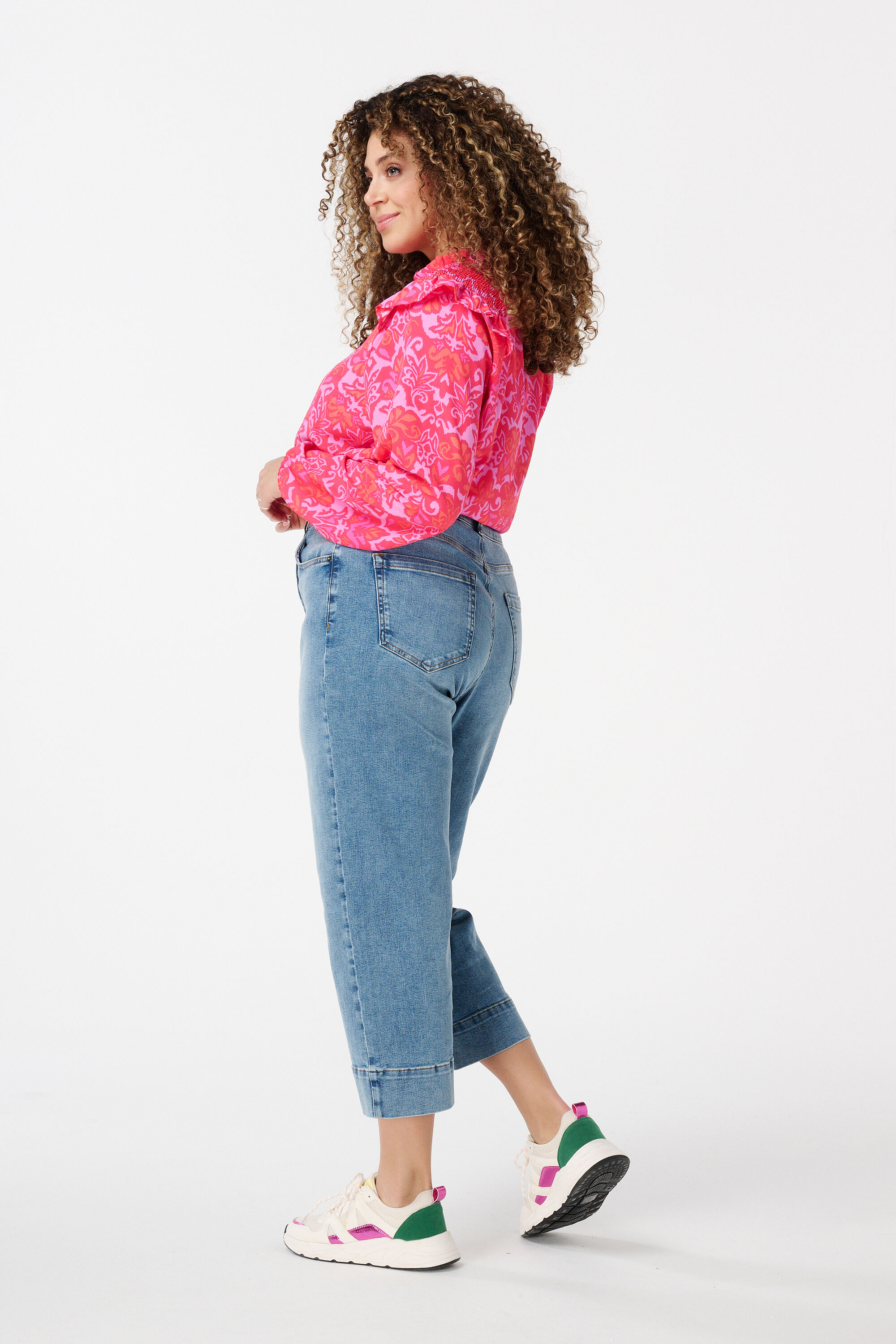 Vaqueros de pernera recta con pespuntes decorativos image number 3