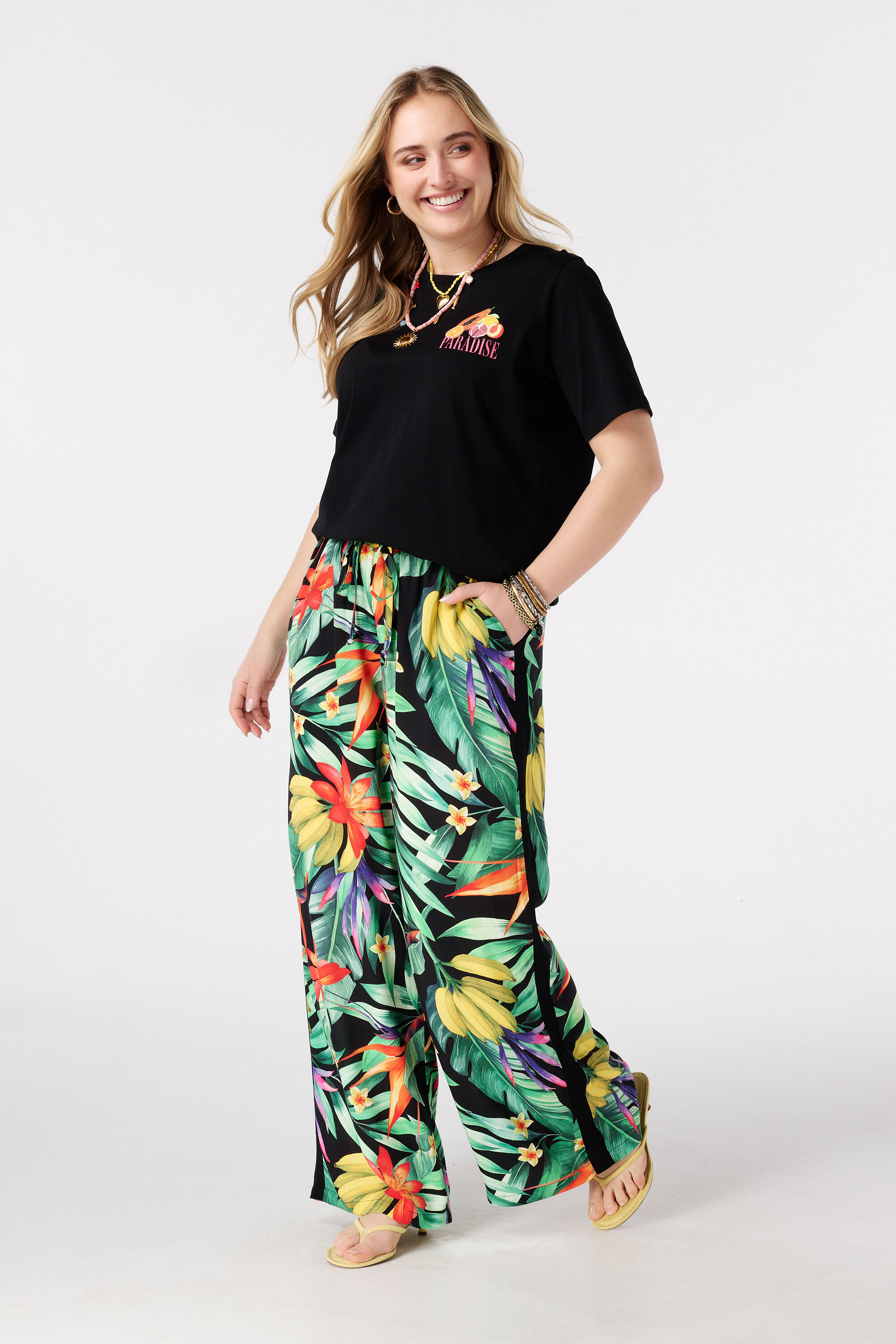 Camiseta con estampado en la espalda image number 5