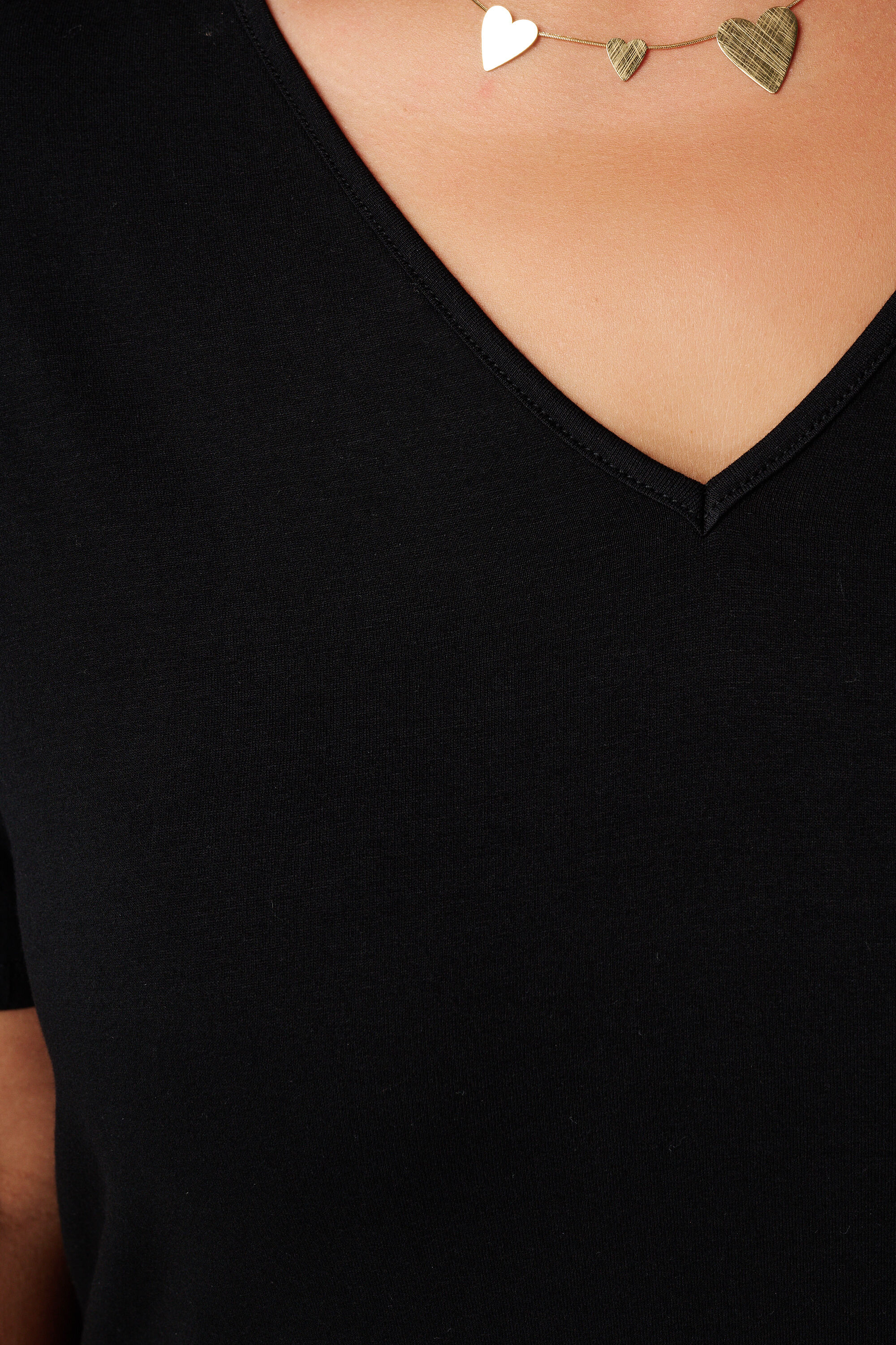 Camiseta con escote en V image number 6