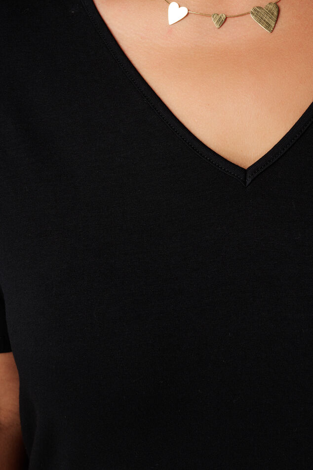 Camiseta con escote en V image number 6