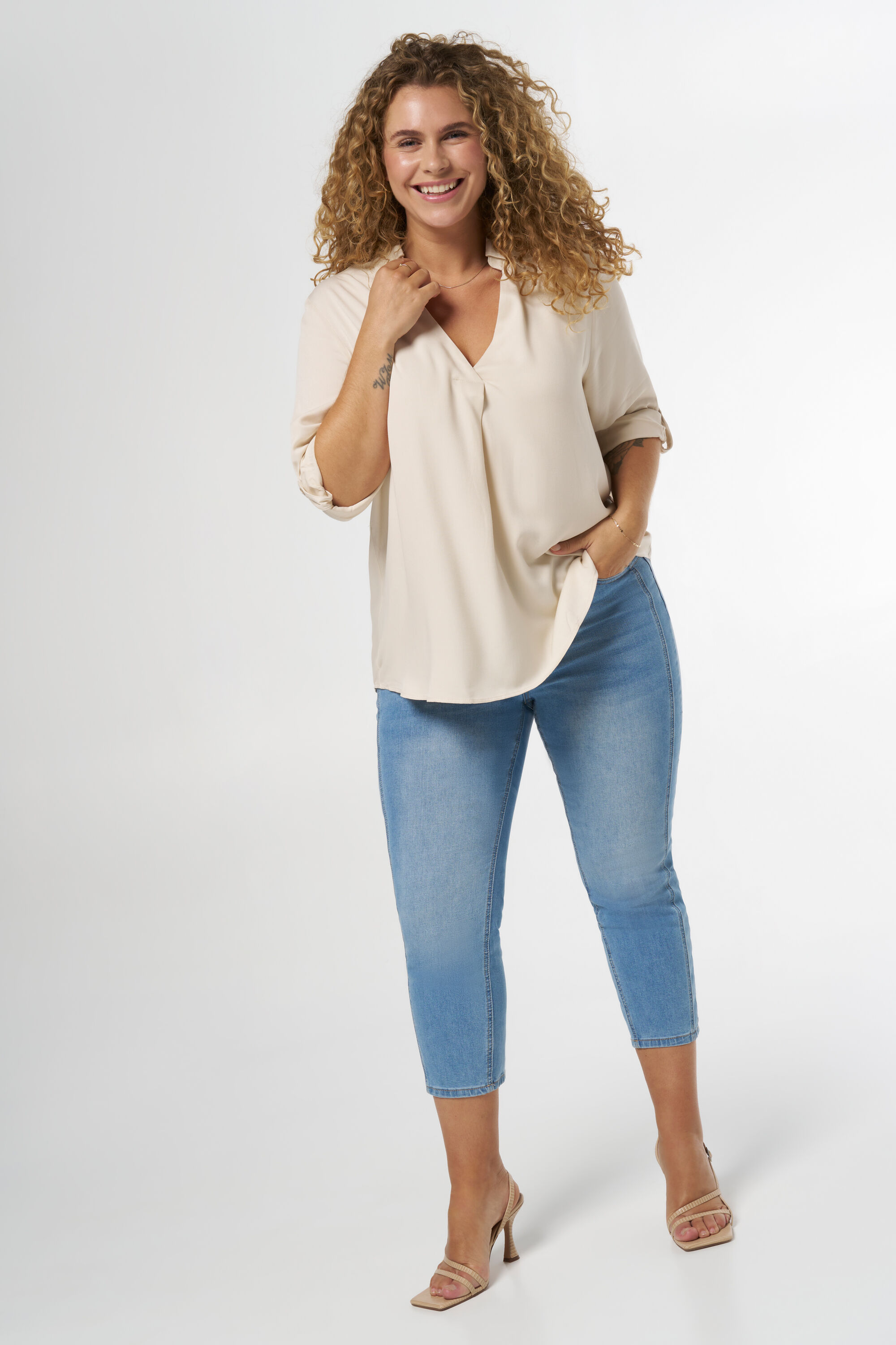 Blusa con escote en V image number 5