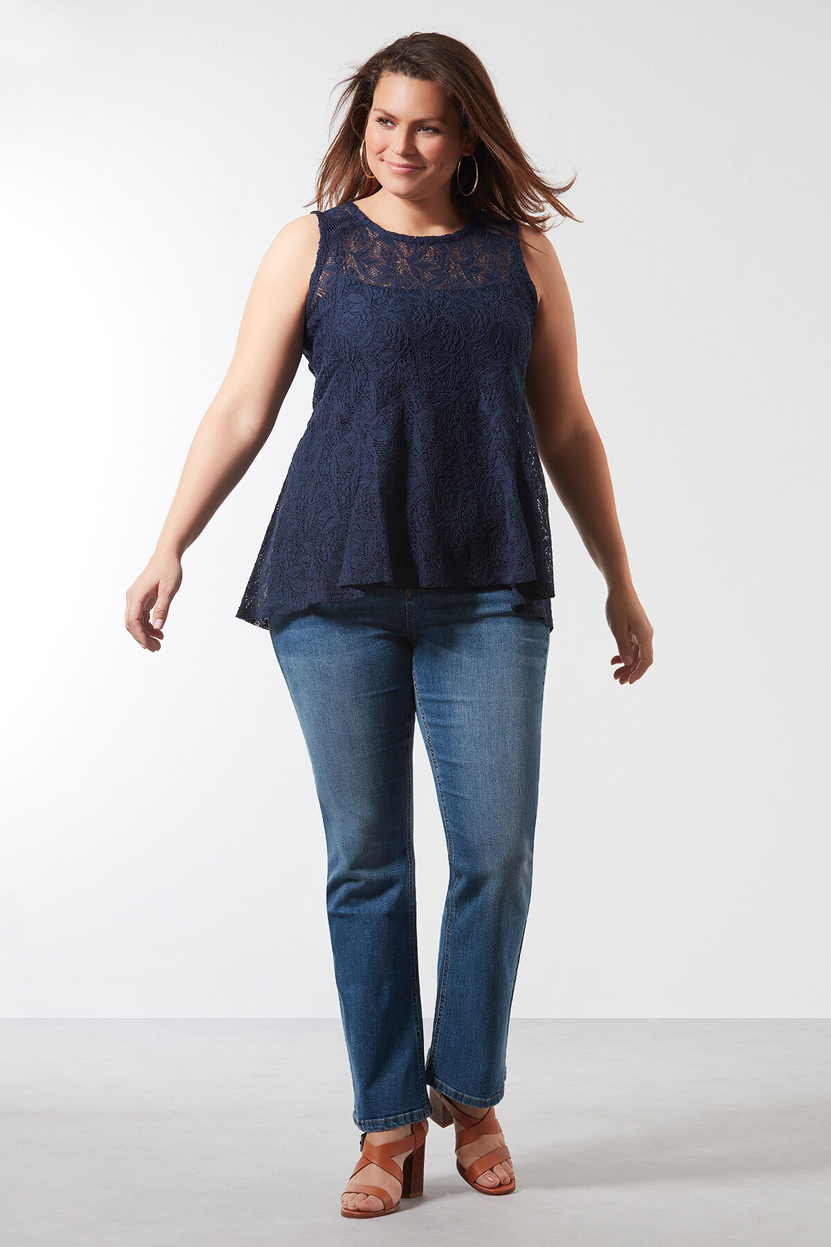 Vaqueros acampanados modelo VIOLET image number 4