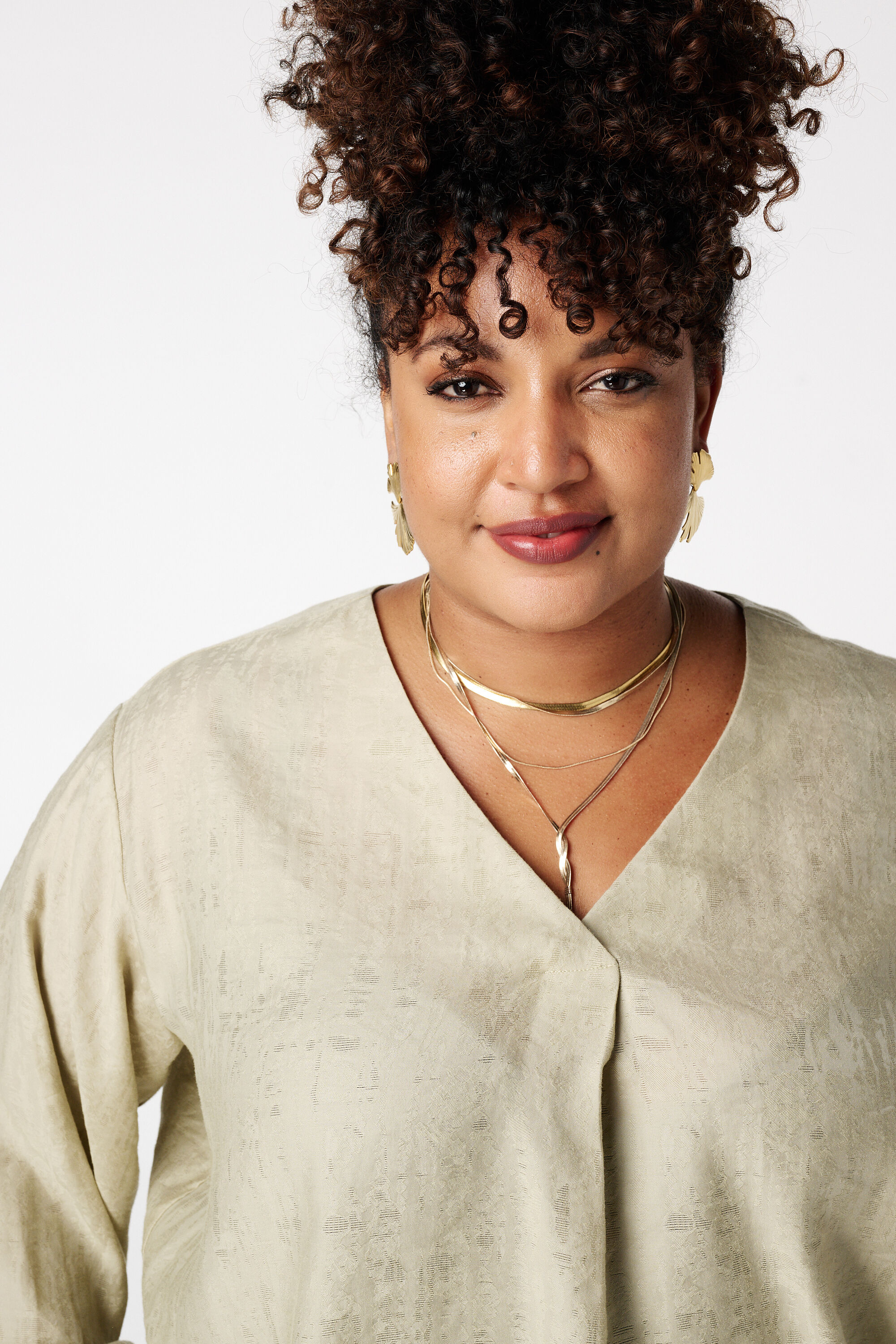 Blusa con aspecto satinado image number 4