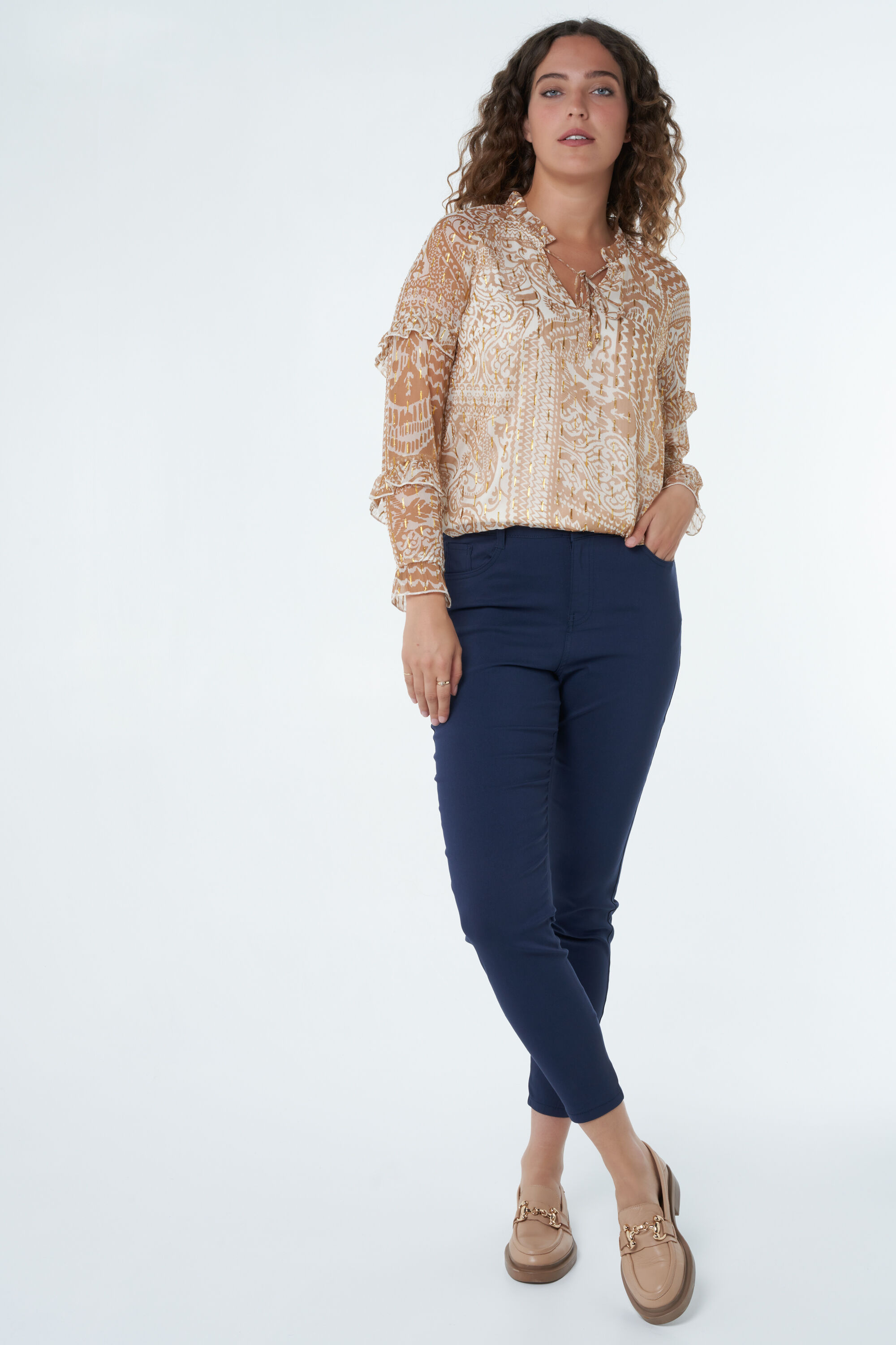 Pantalones de pernera ajustada image number 7