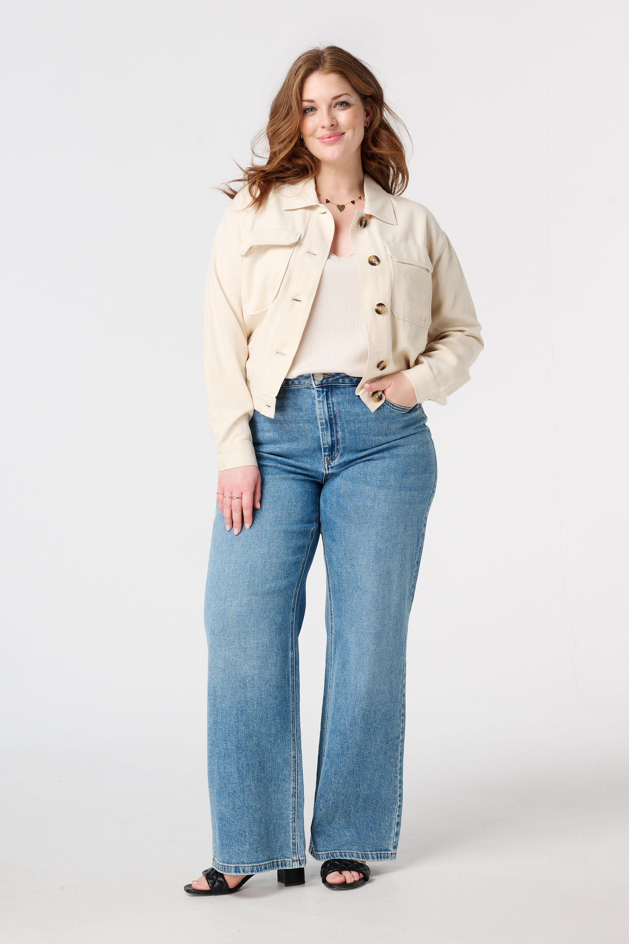 Chaleco de lino con botones image number 5