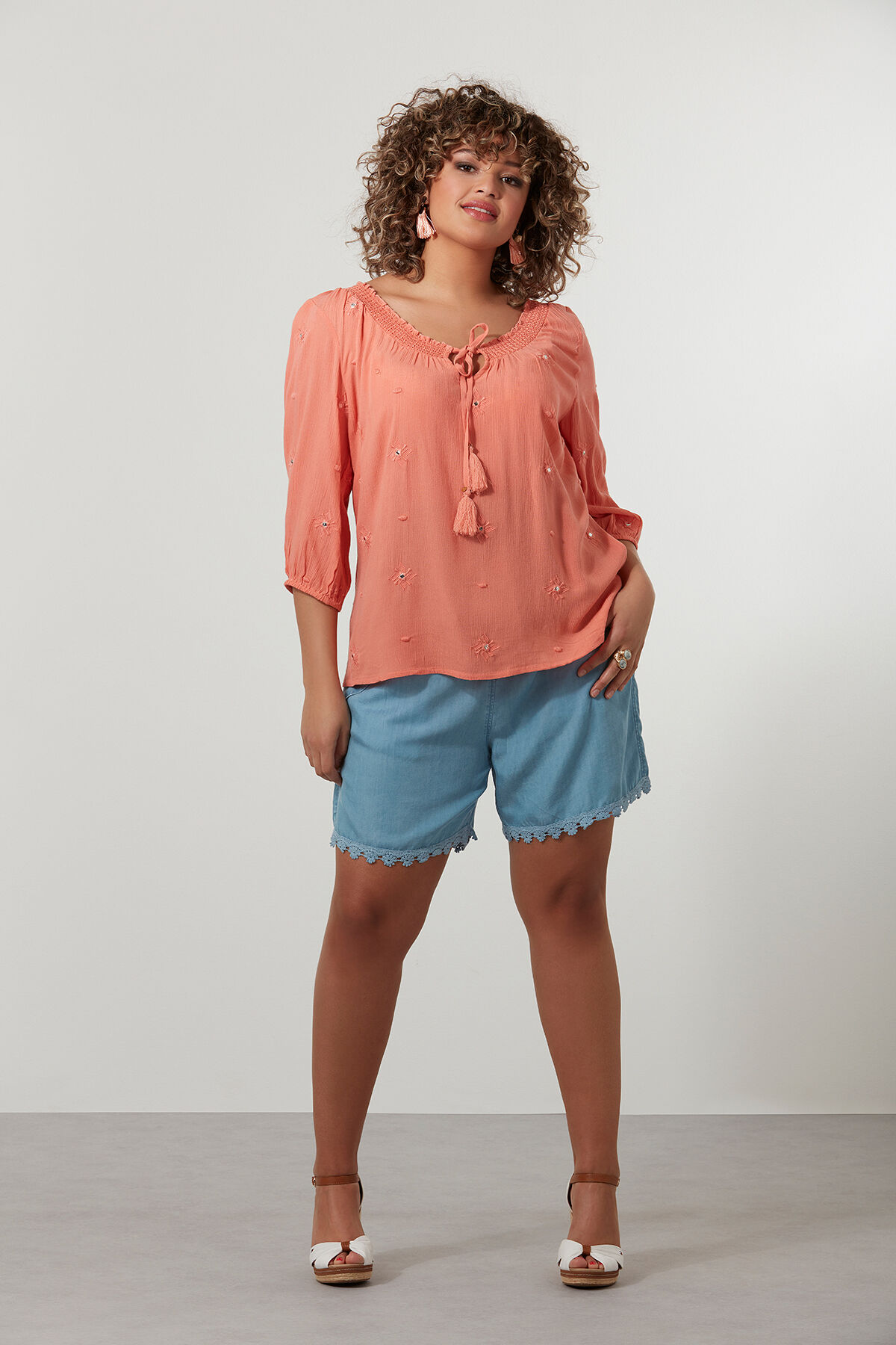 Blusa con el cuello fruncido image number 3