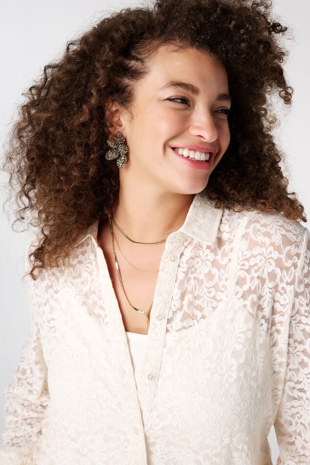 Top con encaje y lentejuelas image number 4