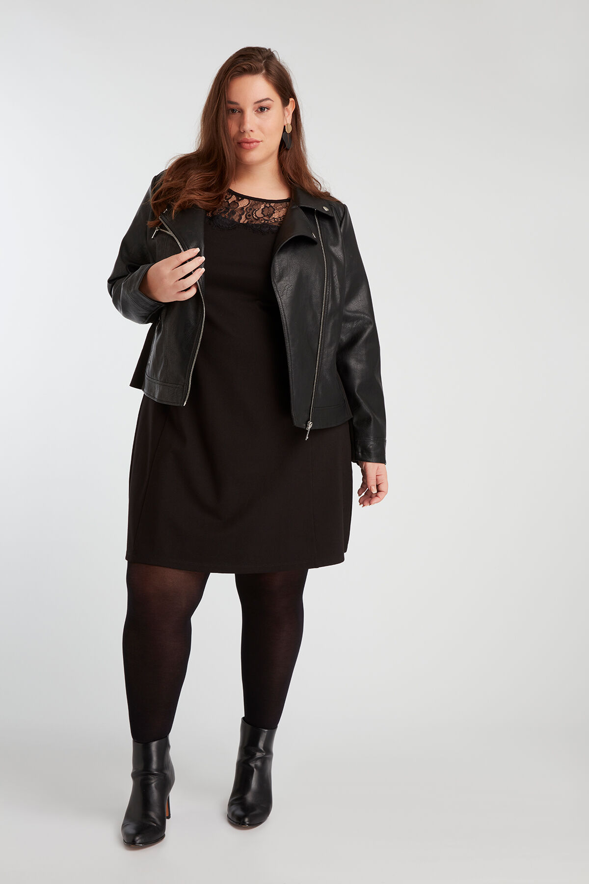 Vestido con encaje image number 7