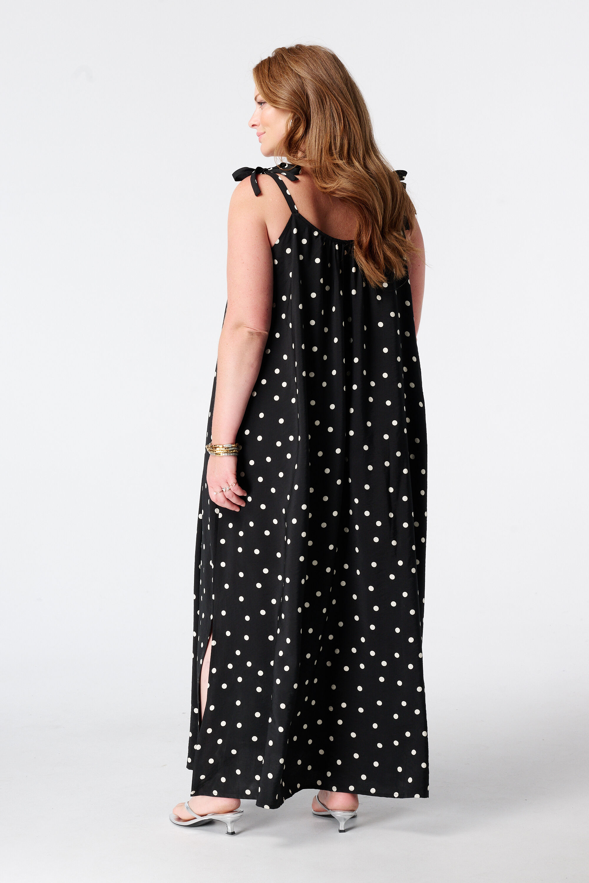 Vestido maxi con estampado de lunares image number 3