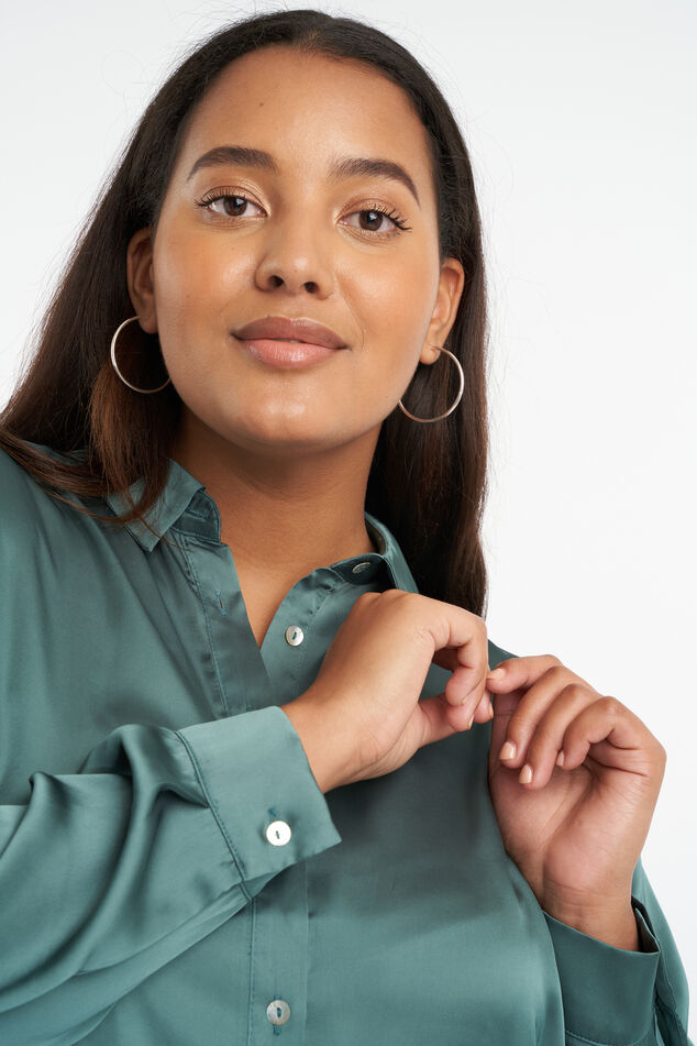 Blusa de satén  image number 4