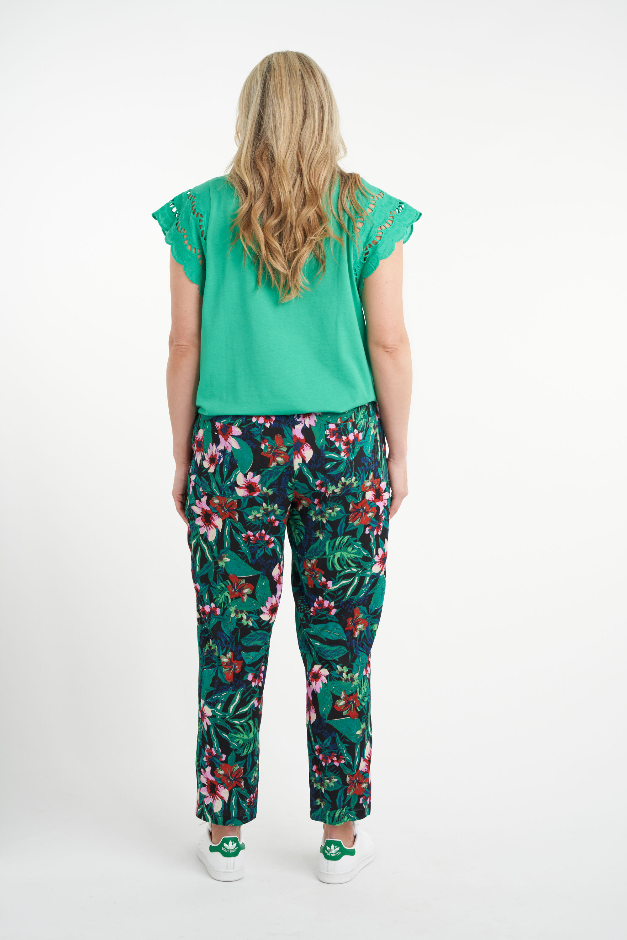 Pantalones holgados  image number 4