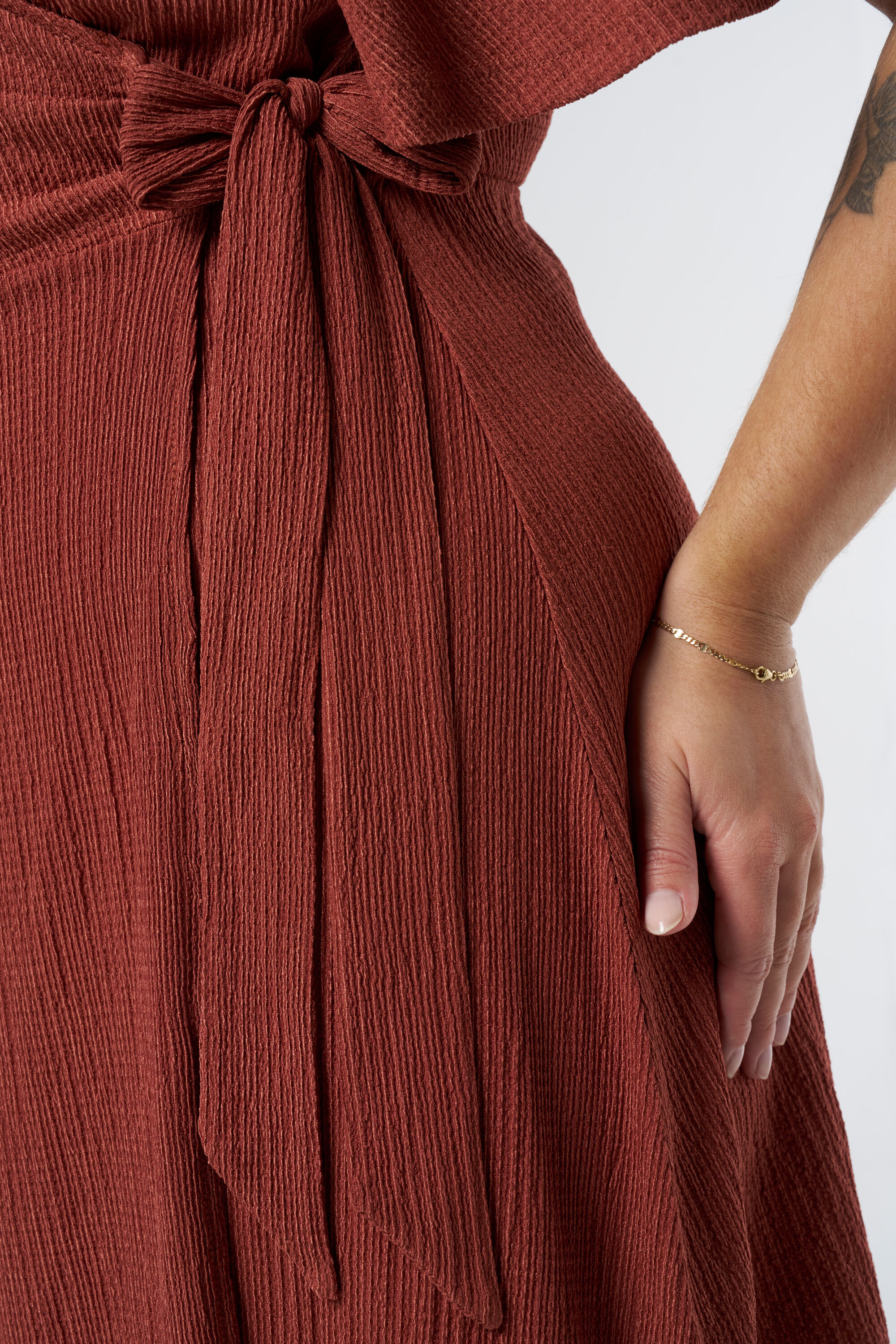 Vestido cruzado de largo medio image number 4