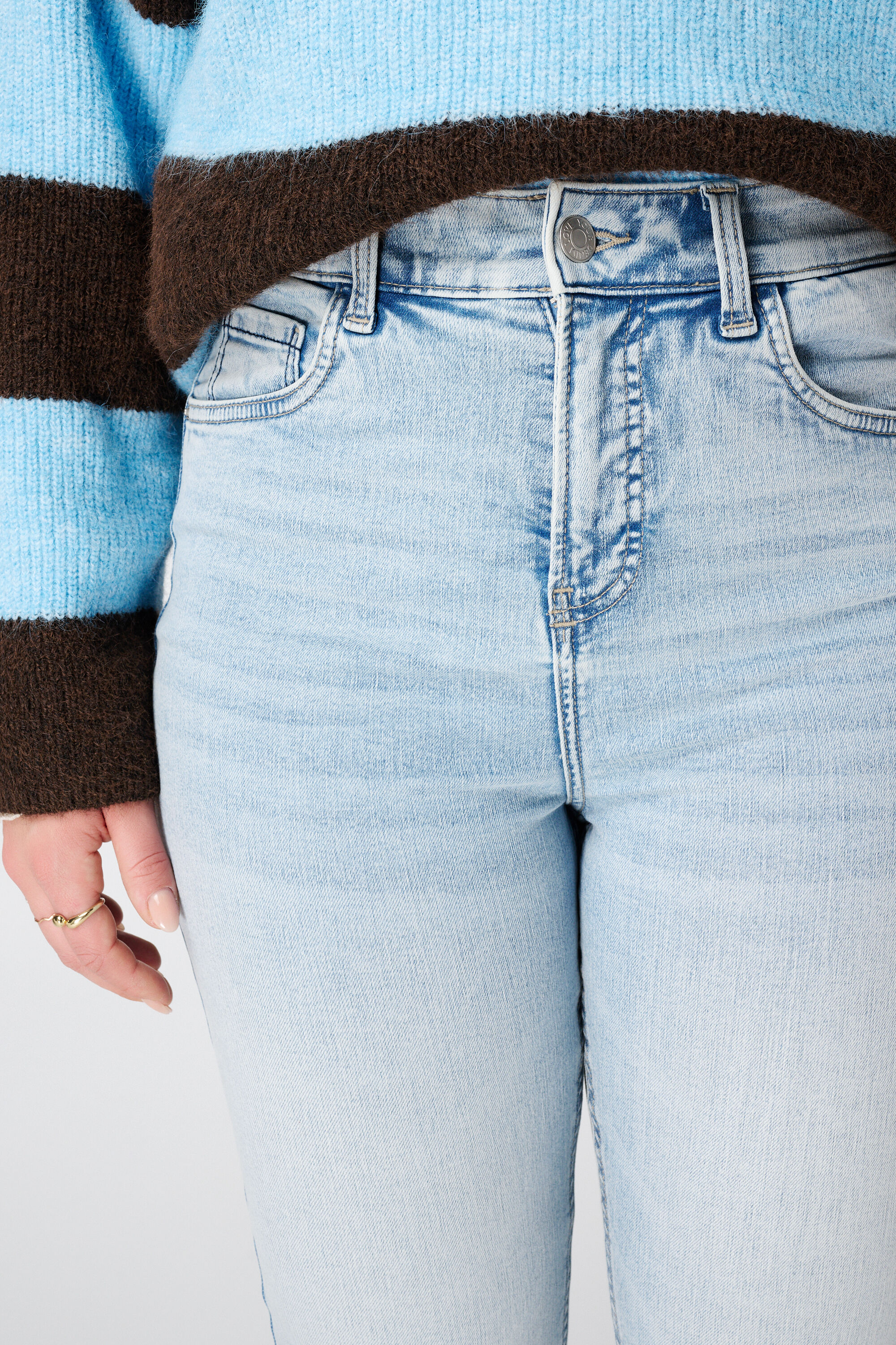 Vaqueros pitillo CHERRY image number 4