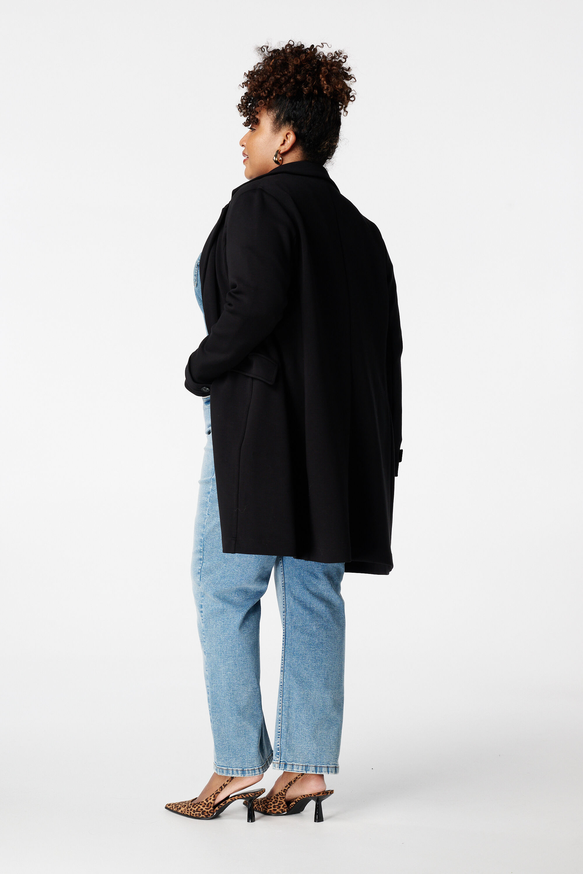 Abrigo con cierre de botones image number 3