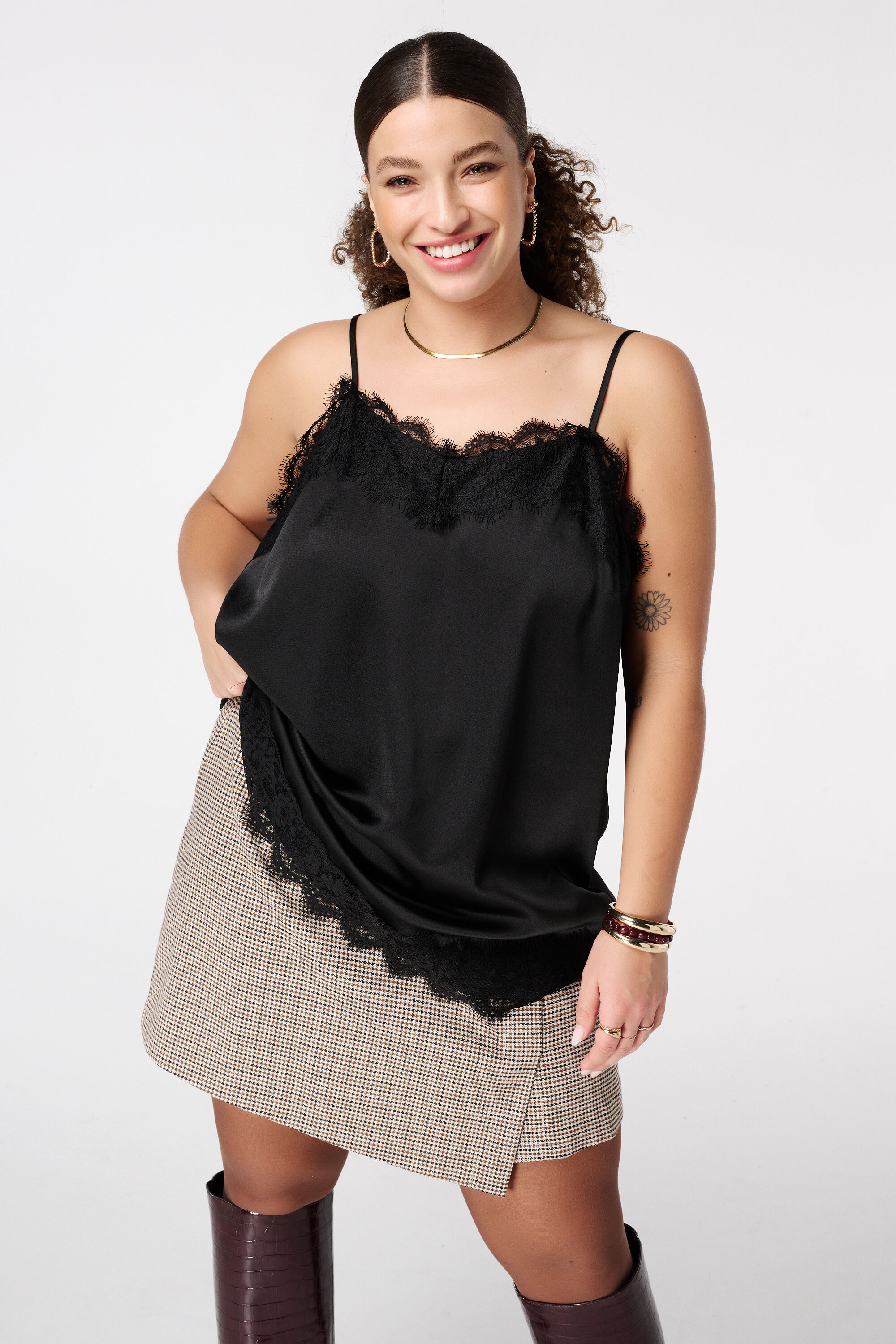 Blusa espagueti con encaje