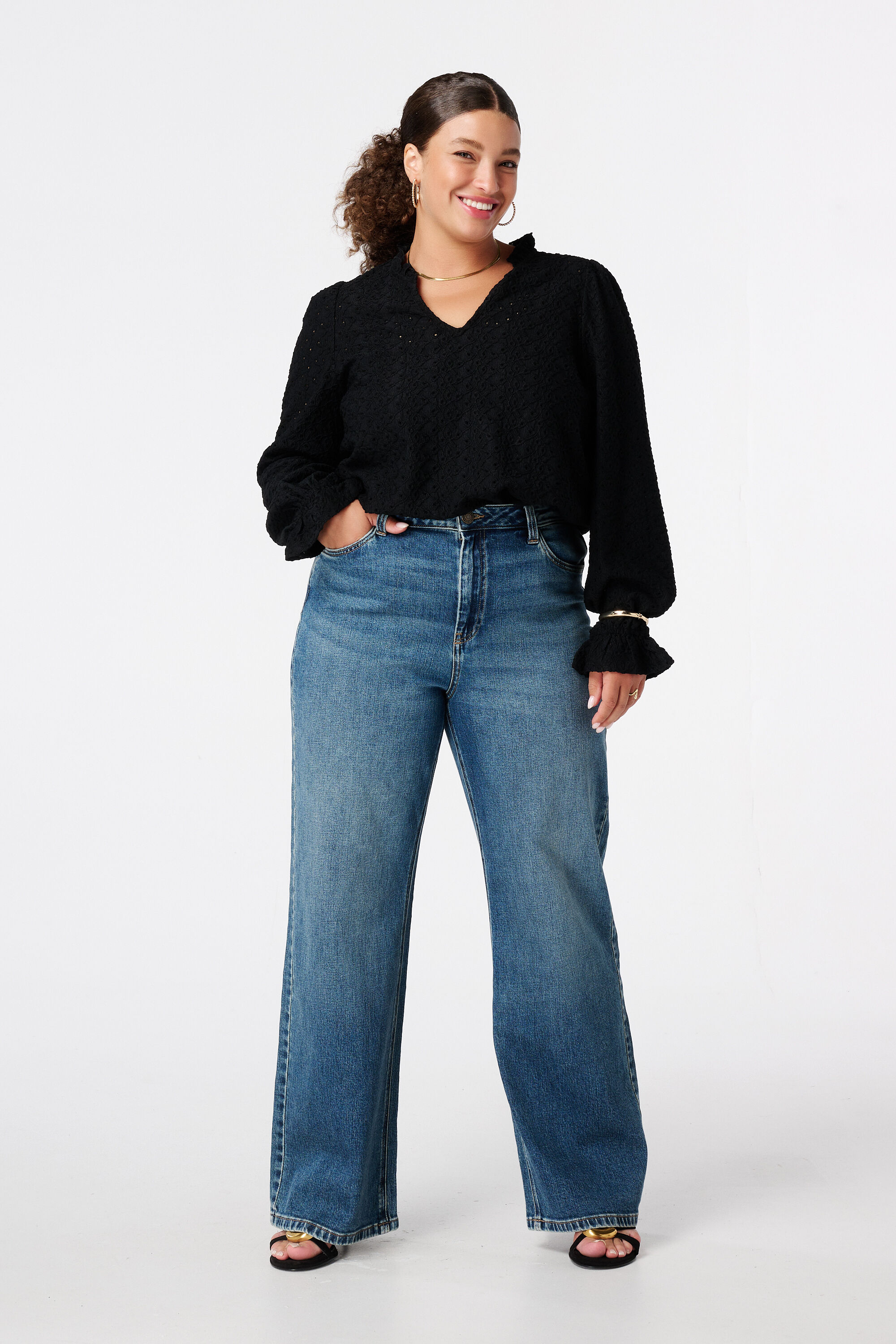 Top con bordado image number 5