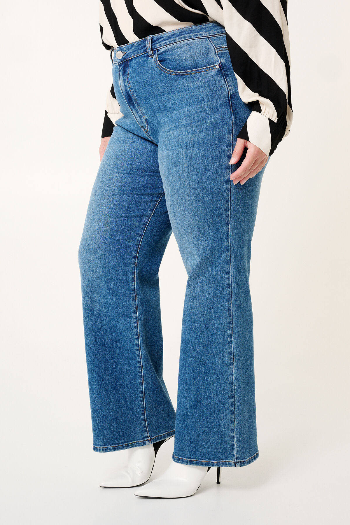 Vaqueros de pernera ancha image number 5