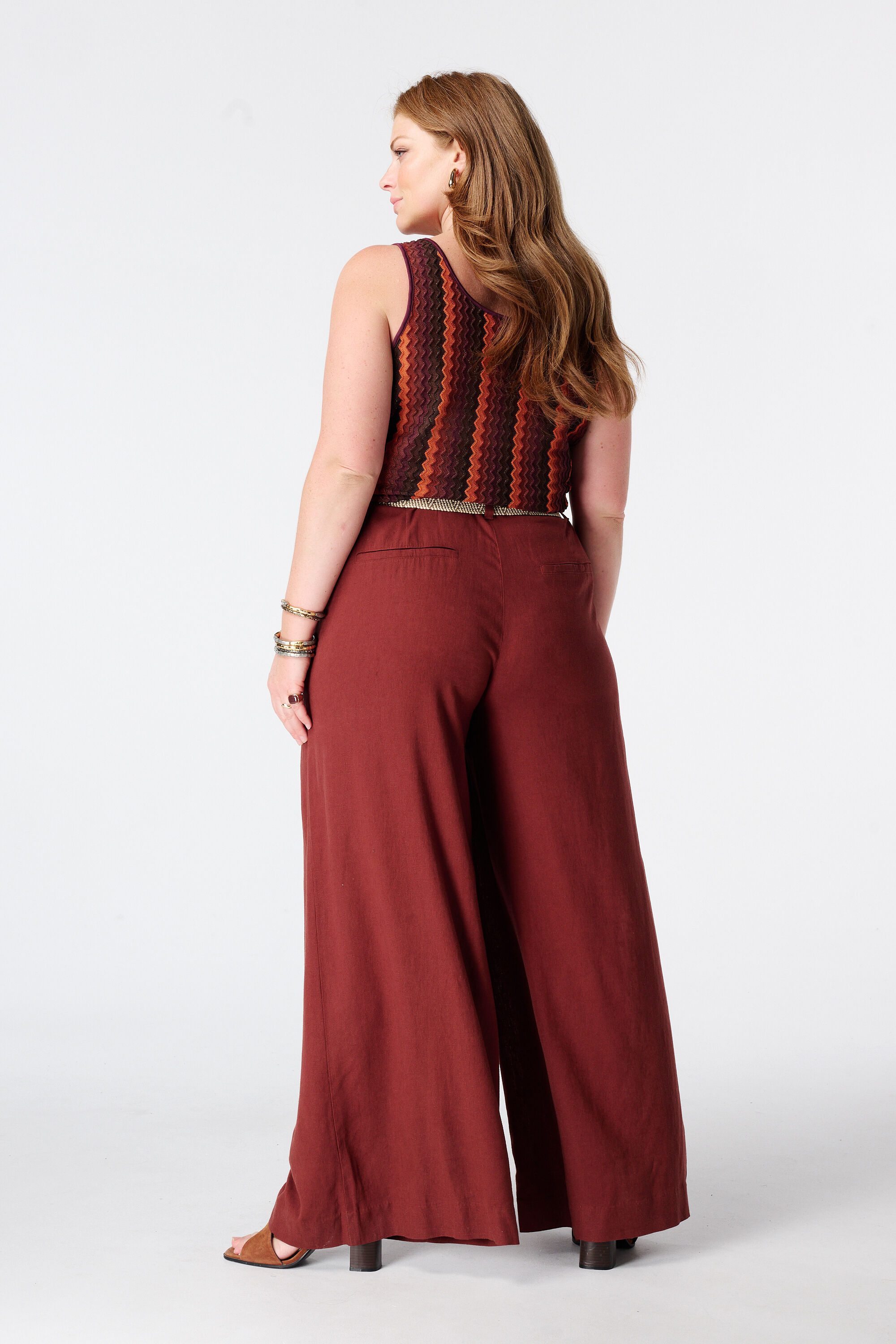 Pantal&oacute;n wide leg de lino con cintur&oacute;n image number 3