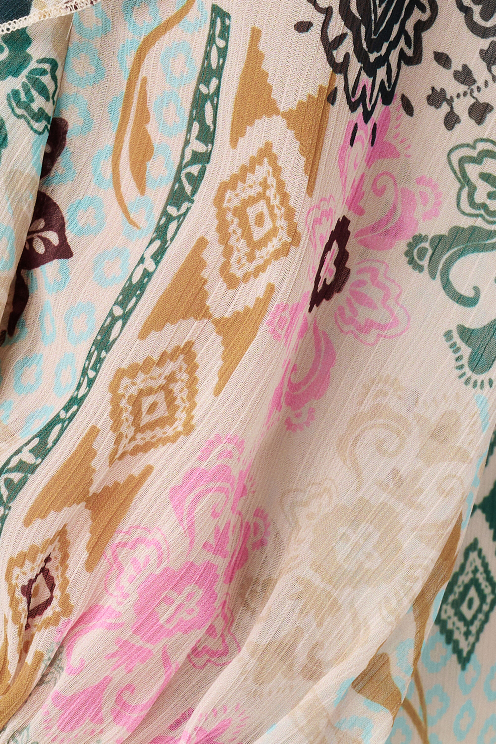 Blusa con volantes image number 6