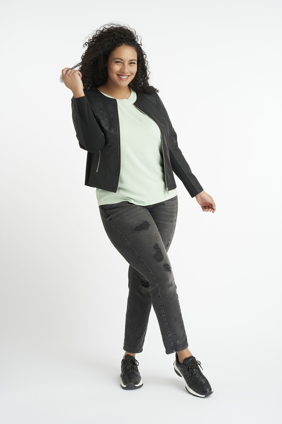 Chaqueta motera de cuero sint&eacute;tico con cuello redondo image number 5