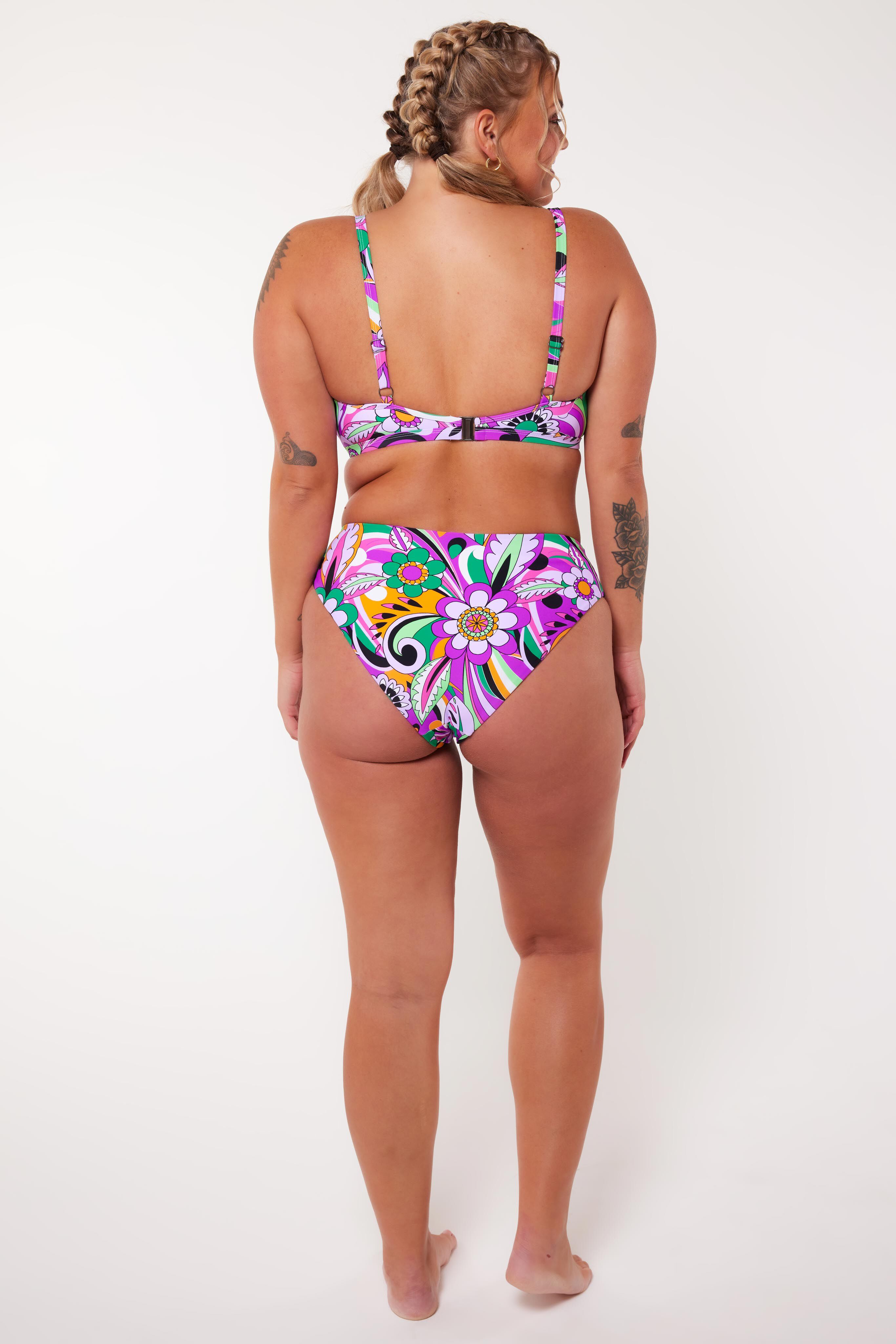 Sujetador de bikini con detalle con forma de V image number 4