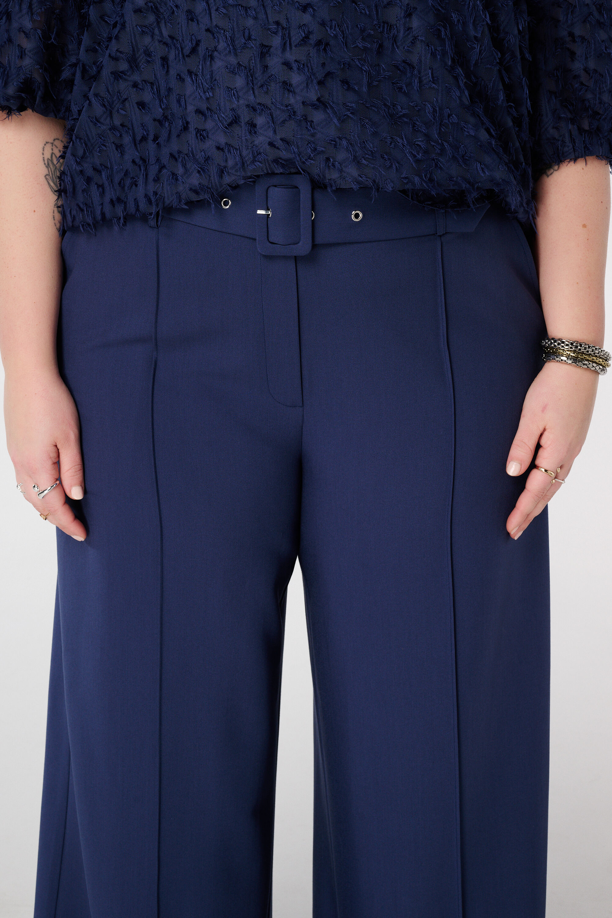 Pantal&oacute;n wide leg con cintur&oacute;n image number 2